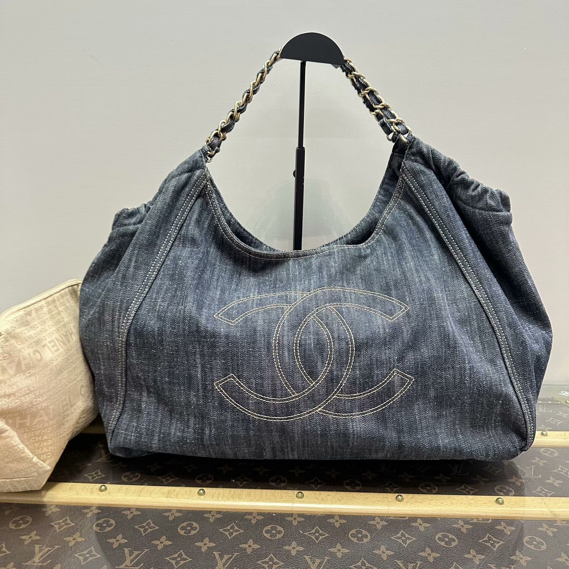 Chanel Pre-loved Bag Very good condition Size ONE SIZE - 5 Thumbnail