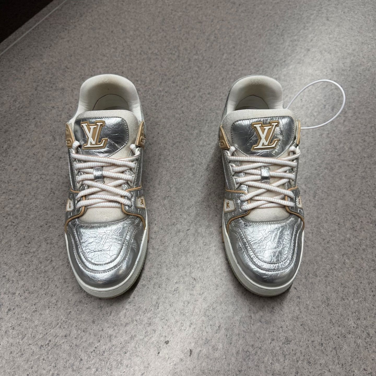 Louis Vuitton Louis Vuitton Training Graphic Silver Lowtop Sneakers Men Size US 8.5 / EU 41-42 - 5 Thumbnail