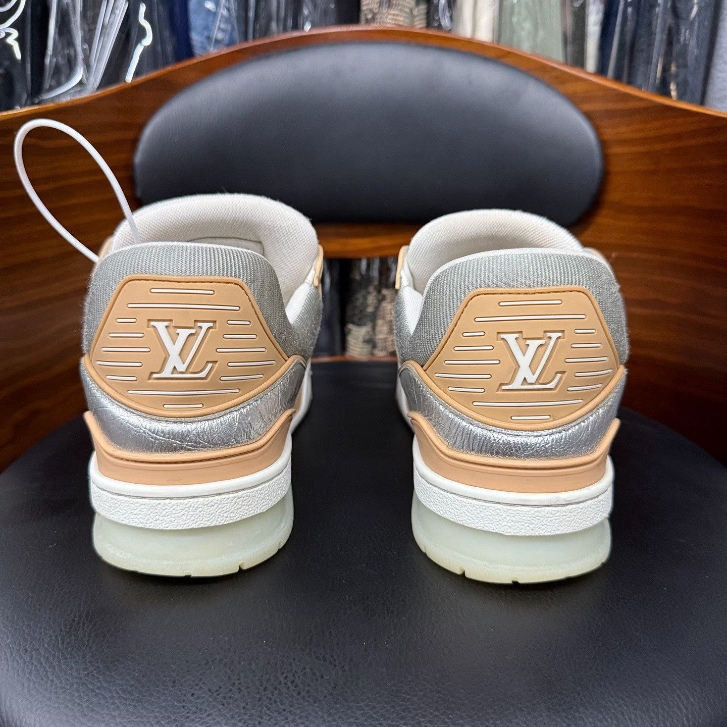 Louis Vuitton Louis Vuitton Training Graphic Silver Lowtop Sneakers Men Size US 8.5 / EU 41-42 - 3 Thumbnail