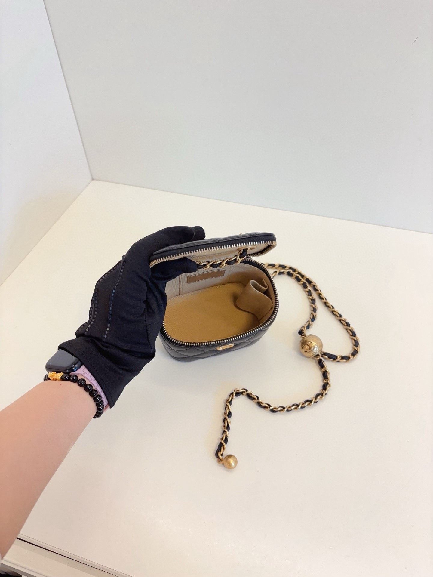 Chanel Pre-loved Bag Very good condition Size ONE SIZE - 6 Thumbnail