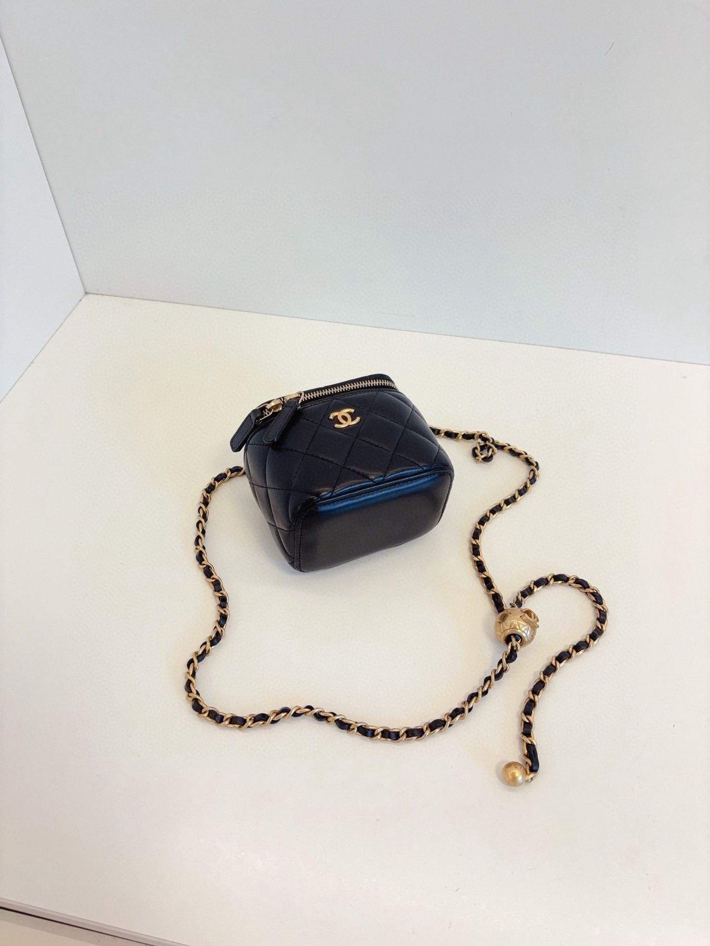 Chanel Pre-loved Bag Very good condition Size ONE SIZE - 5 Thumbnail