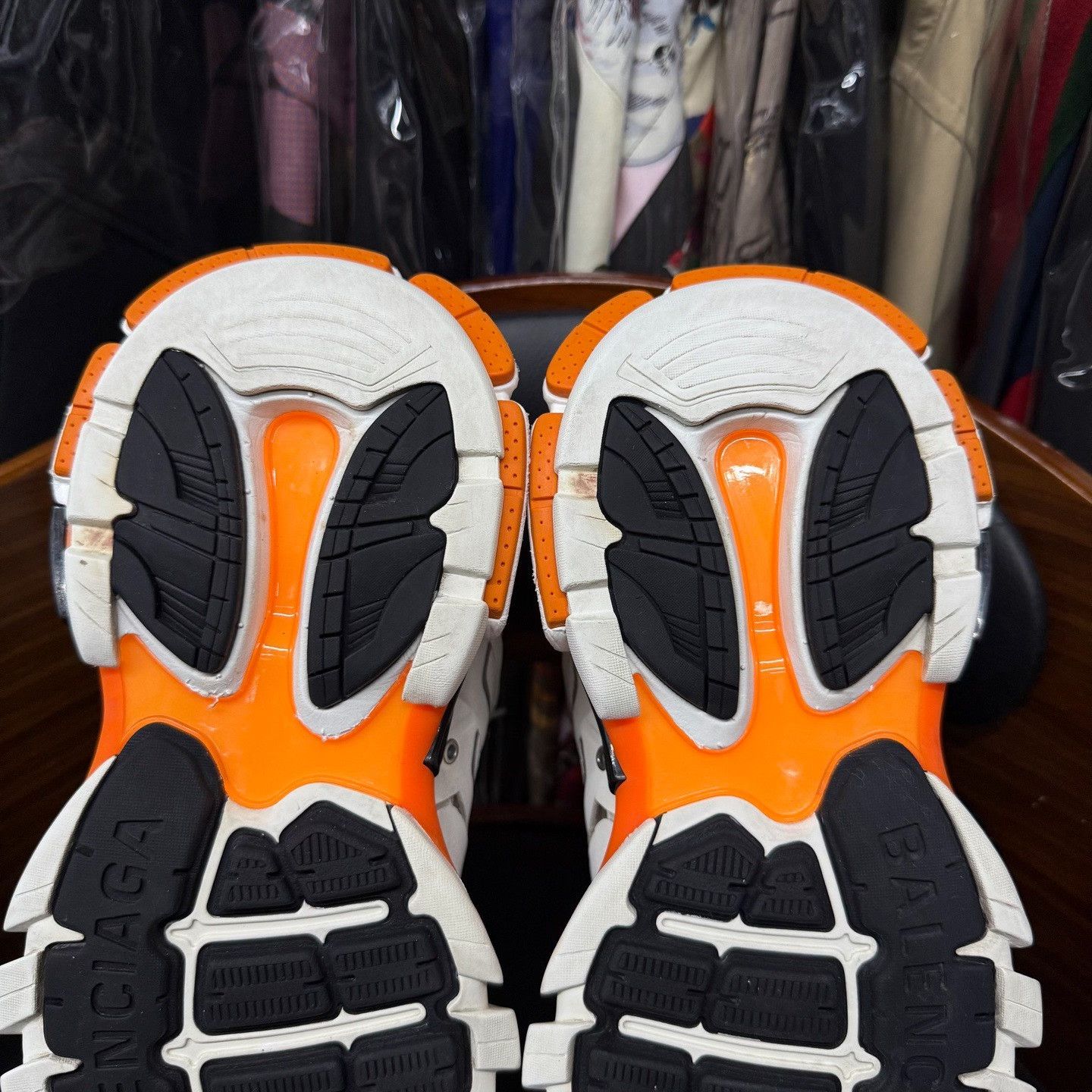 Balenciaga Balenciaga Orange Lowtop Sneakers 6 Men Size US 6 / EU 39 - 9 Thumbnail