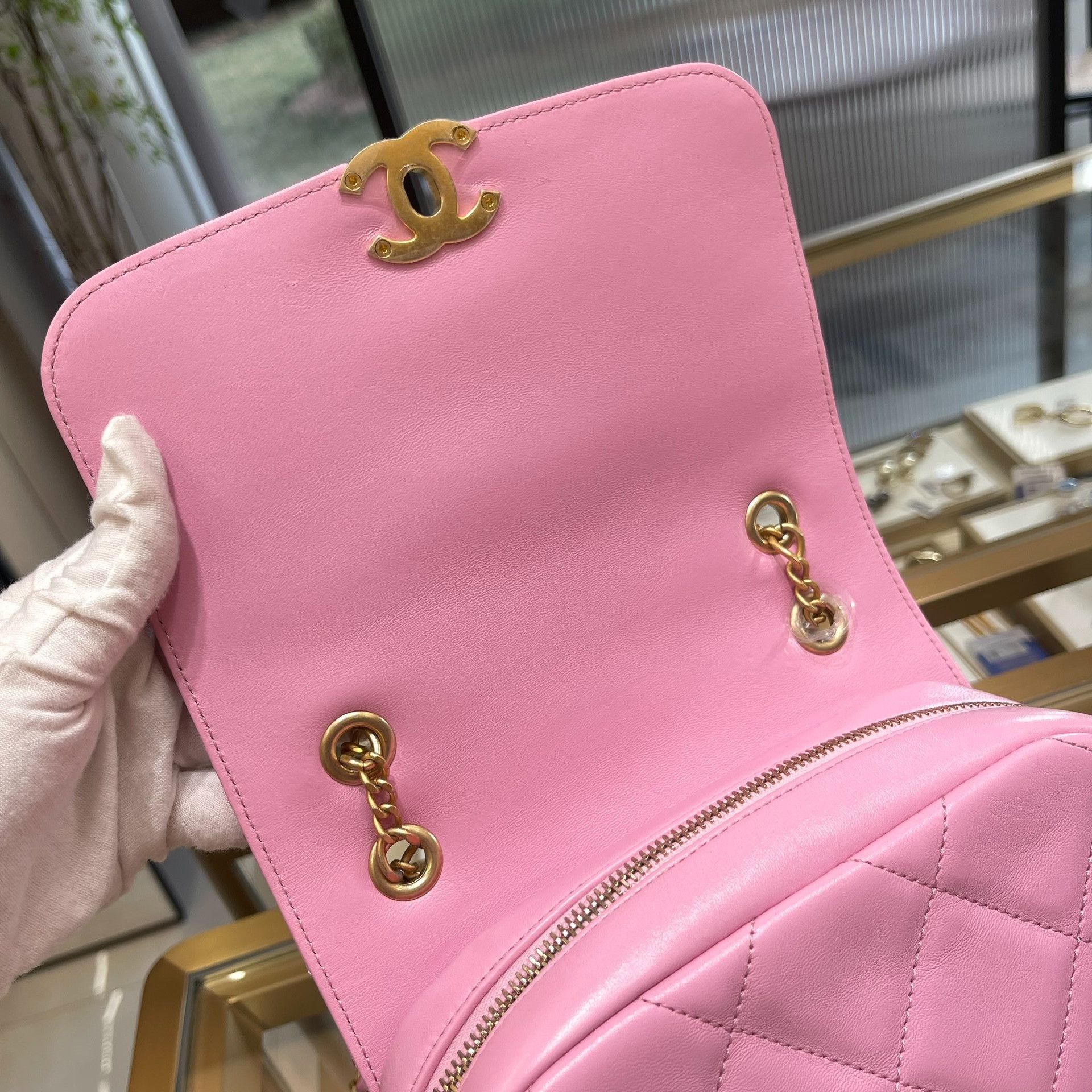 Chanel Pre-loved Bag Very good condition Size ONE SIZE - 9 Thumbnail