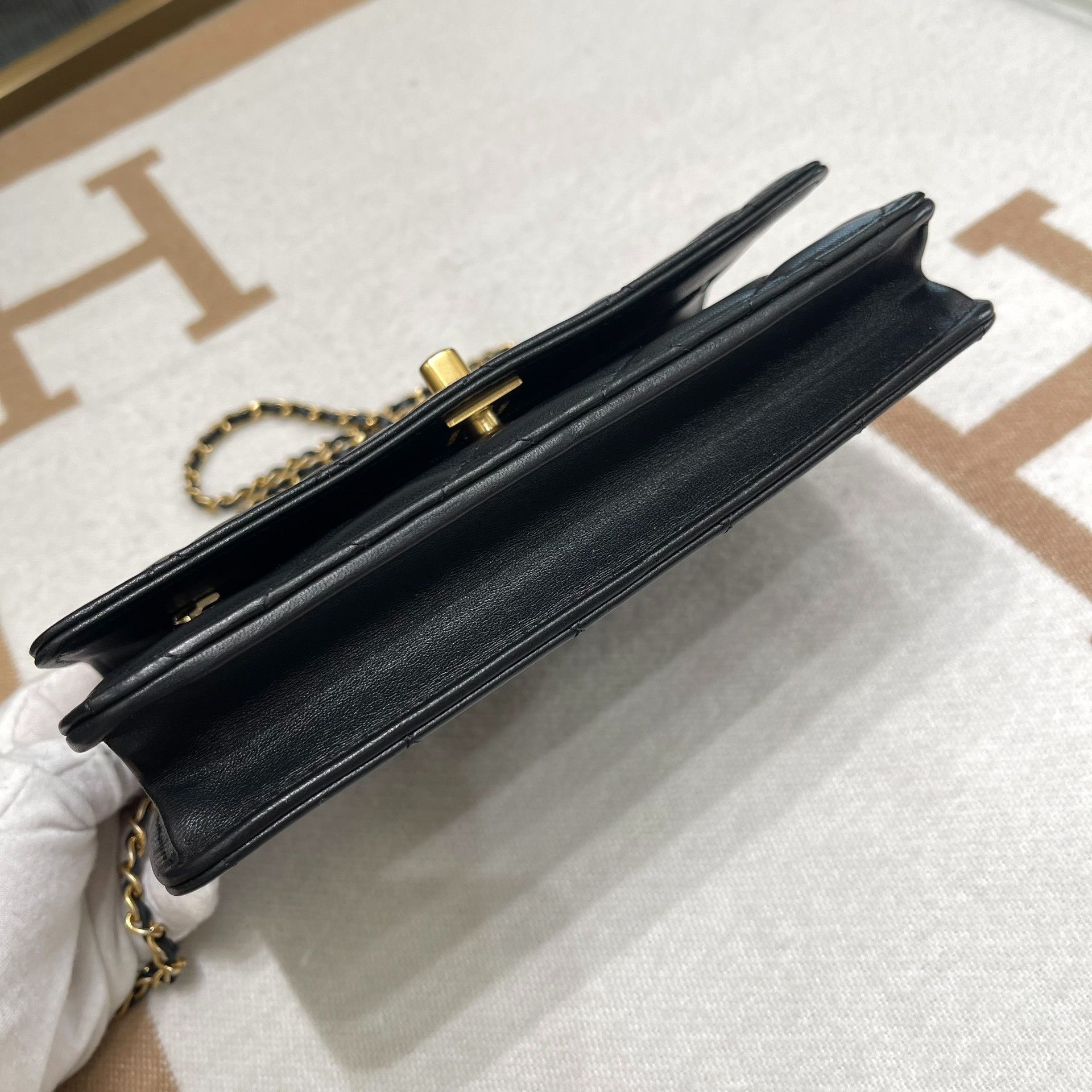 Chanel Pre-loved Bag Very good condition Size ONE SIZE - 4 Thumbnail
