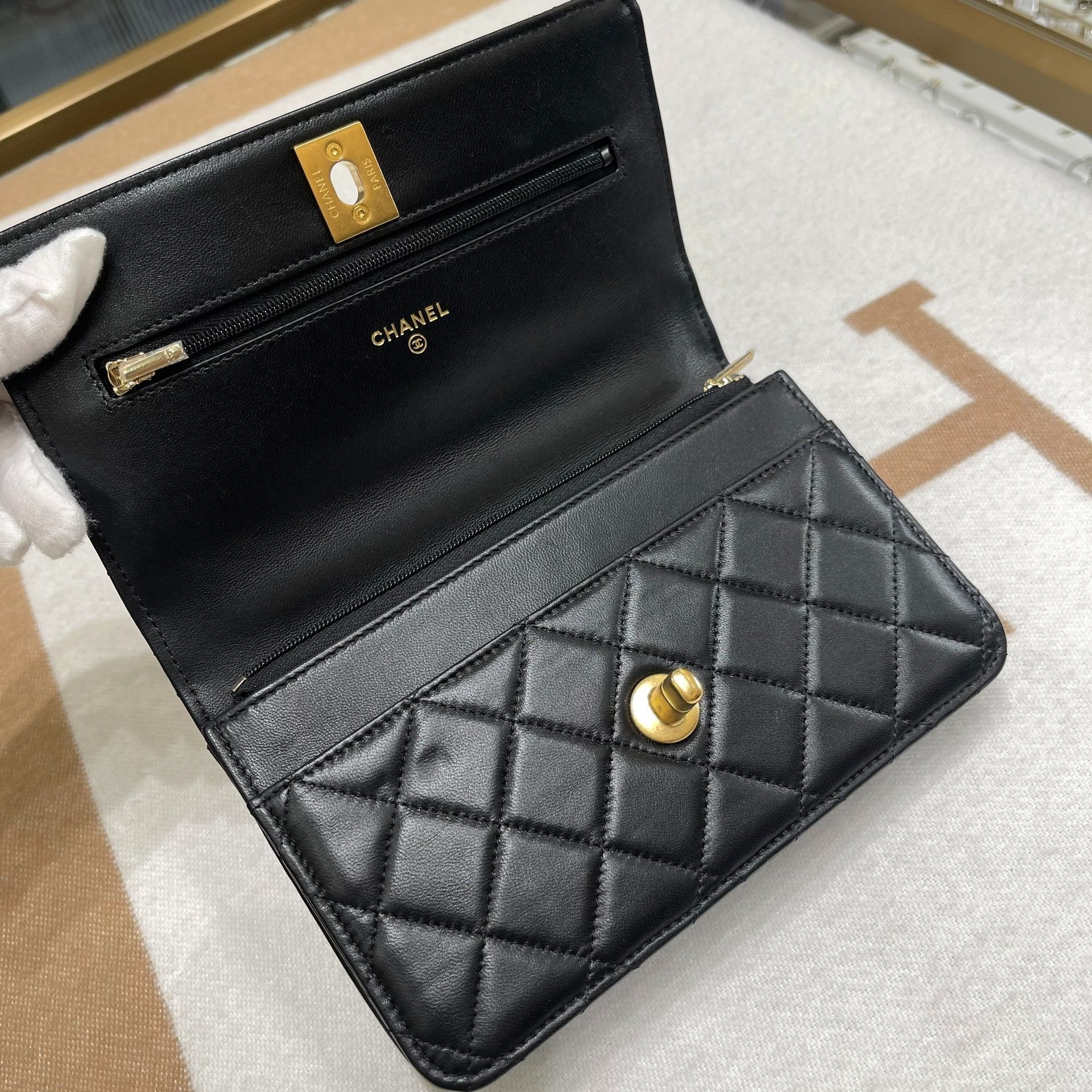Chanel Pre-loved Bag Very good condition Size ONE SIZE - 8 Thumbnail