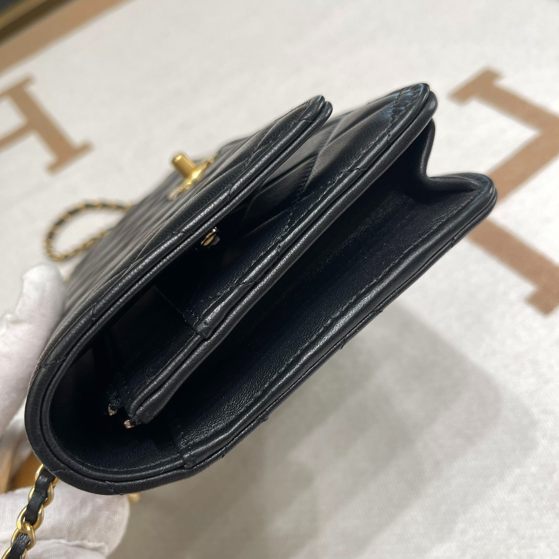Chanel Pre-loved Bag Very good condition Size ONE SIZE - 5 Thumbnail