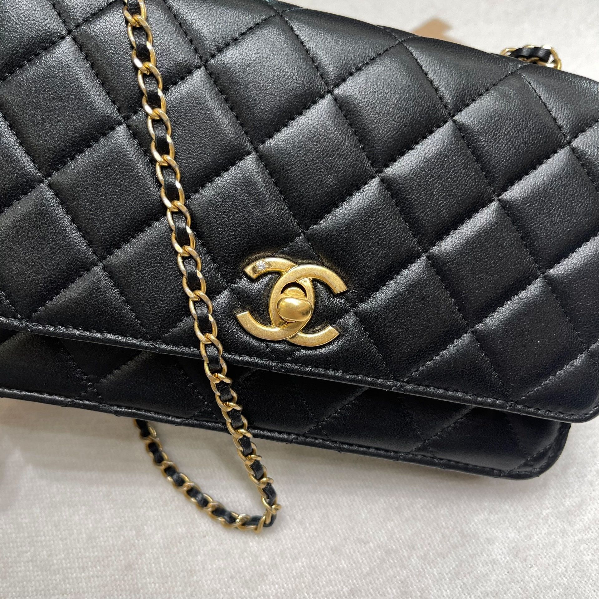 Chanel Pre-loved Bag Very good condition Size ONE SIZE - 7 Thumbnail