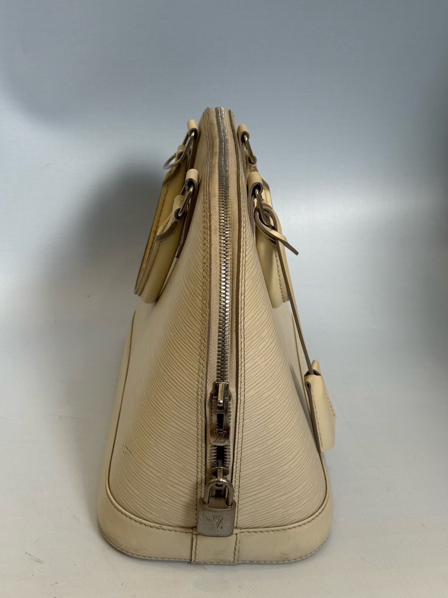 Louis Vuitton Pre-loved Bag Very good condition Size ONE SIZE - 4 Thumbnail