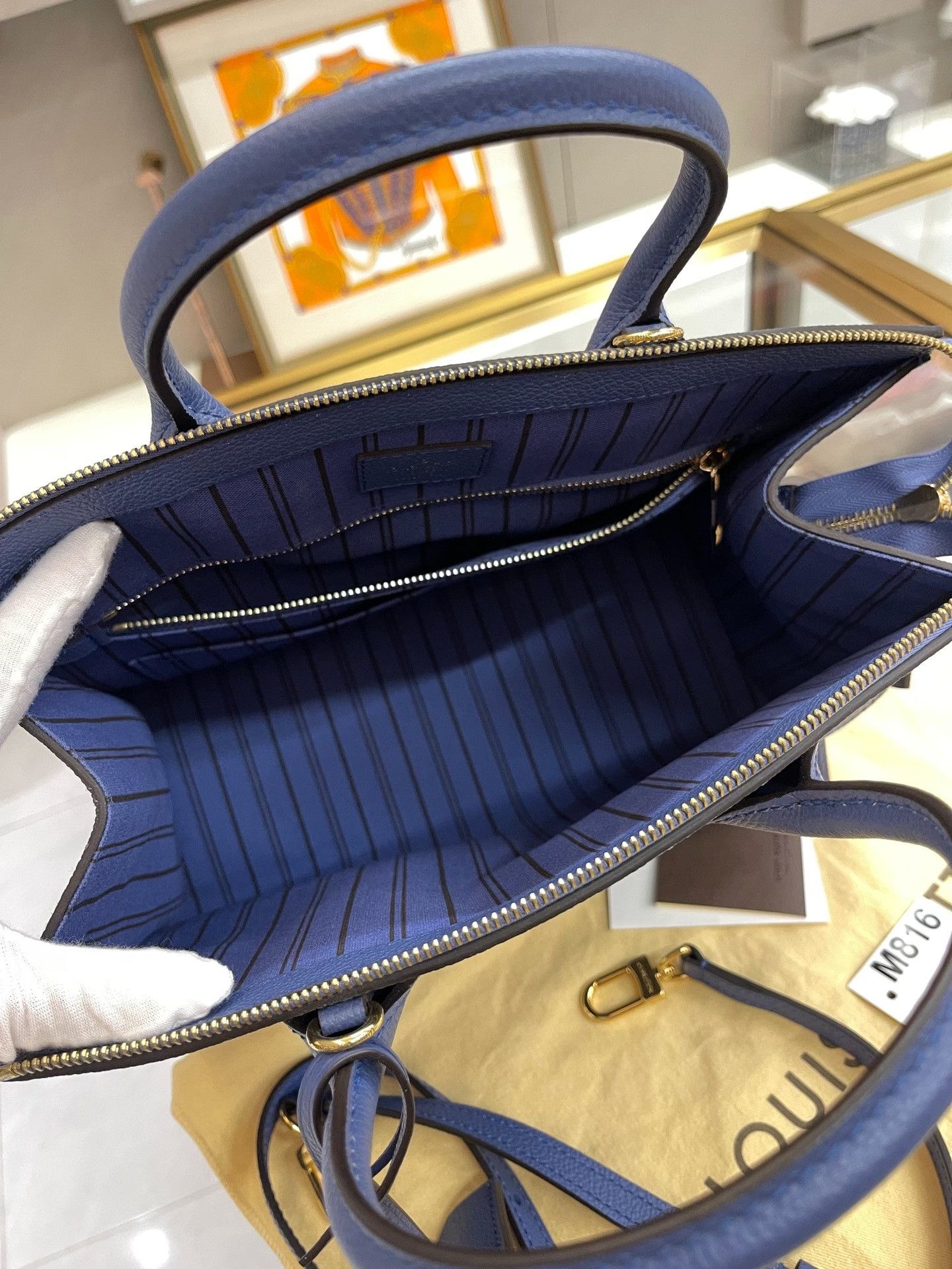 Louis Vuitton Pre-loved Bag Very good condition Size ONE SIZE - 8 Thumbnail
