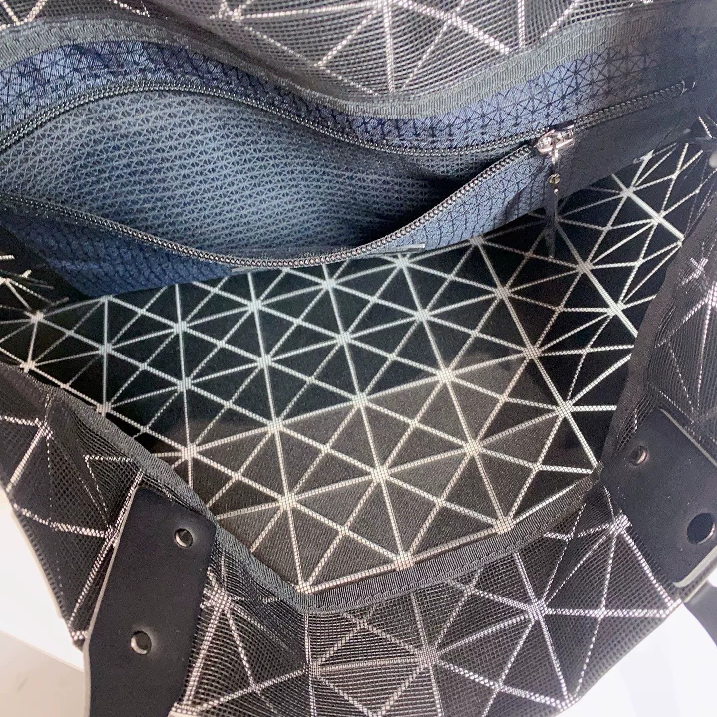 Issey Miyake Pre-loved Bag Very good condition Size ONE SIZE - 5 Thumbnail