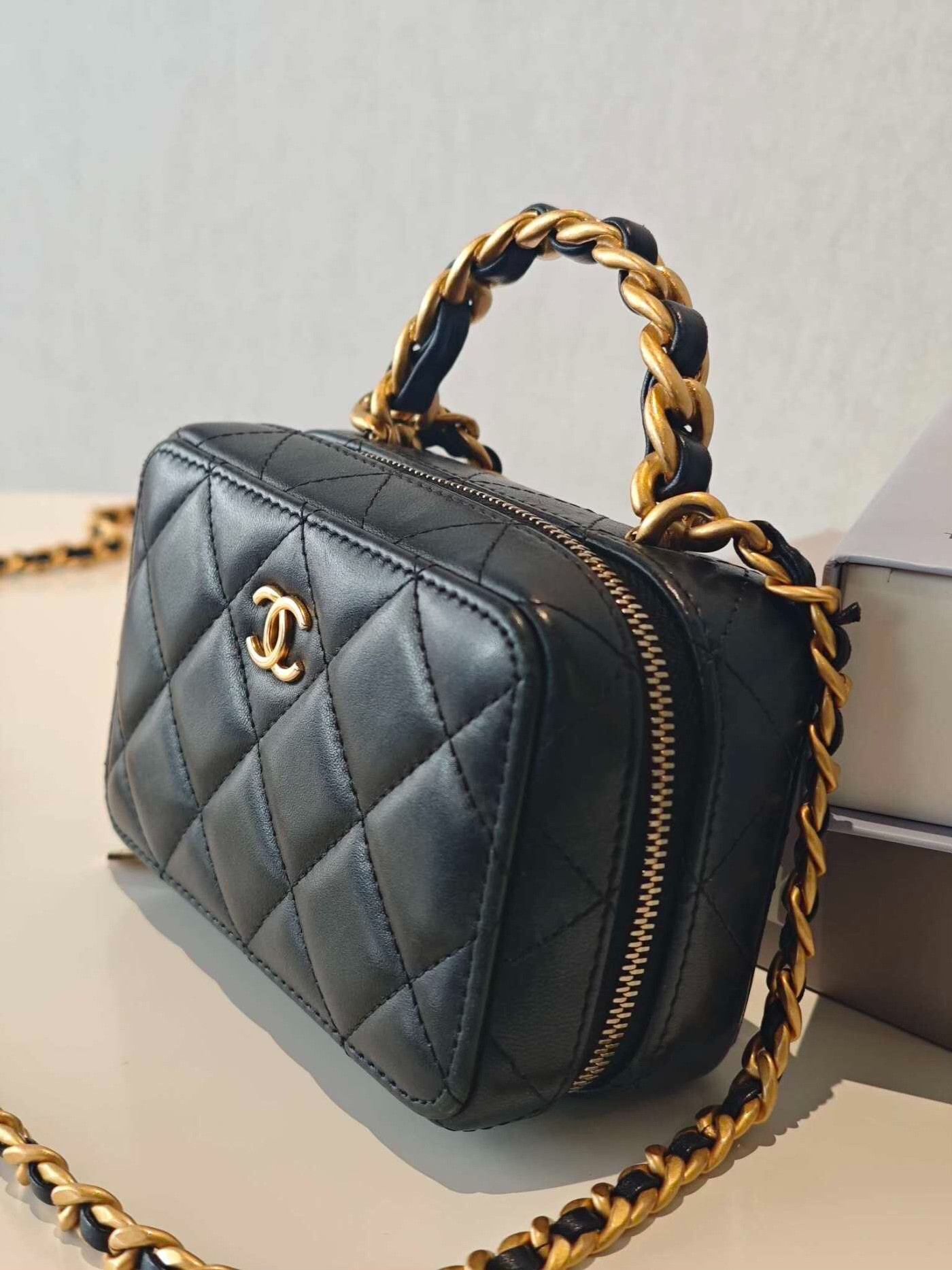 Chanel Pre-loved Bag Very good condition Size ONE SIZE - 2 Thumbnail