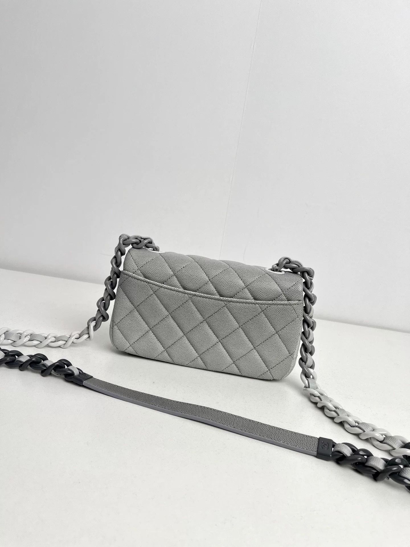 Chanel Pre-loved Bag Very good condition Size ONE SIZE - 3 Thumbnail