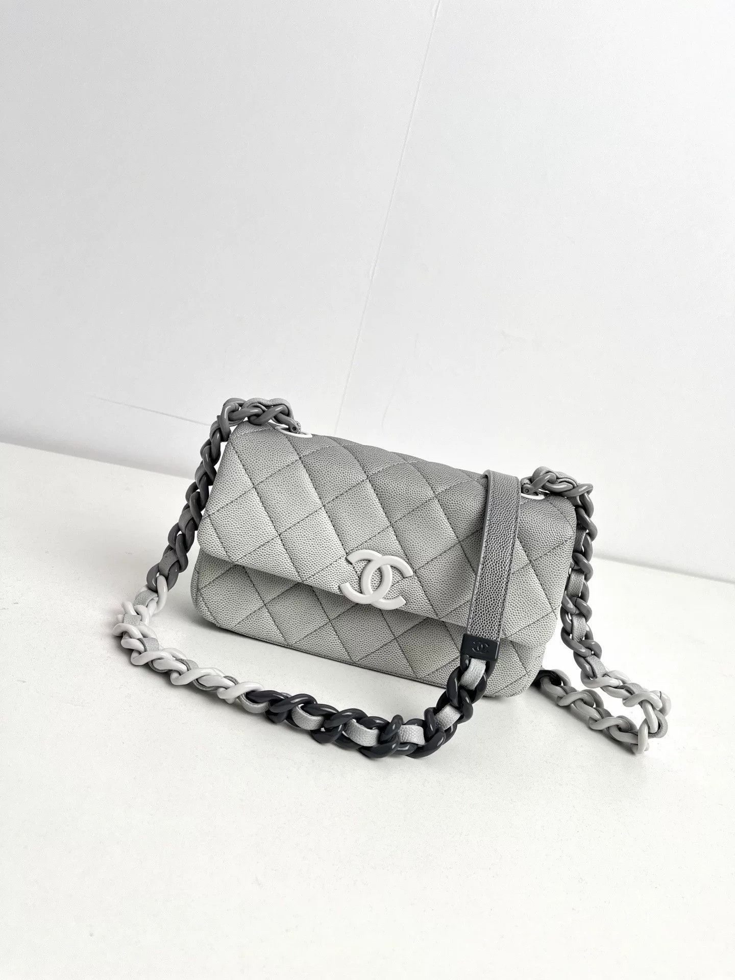 Chanel Pre-loved Bag Very good condition Size ONE SIZE - 2 Thumbnail
