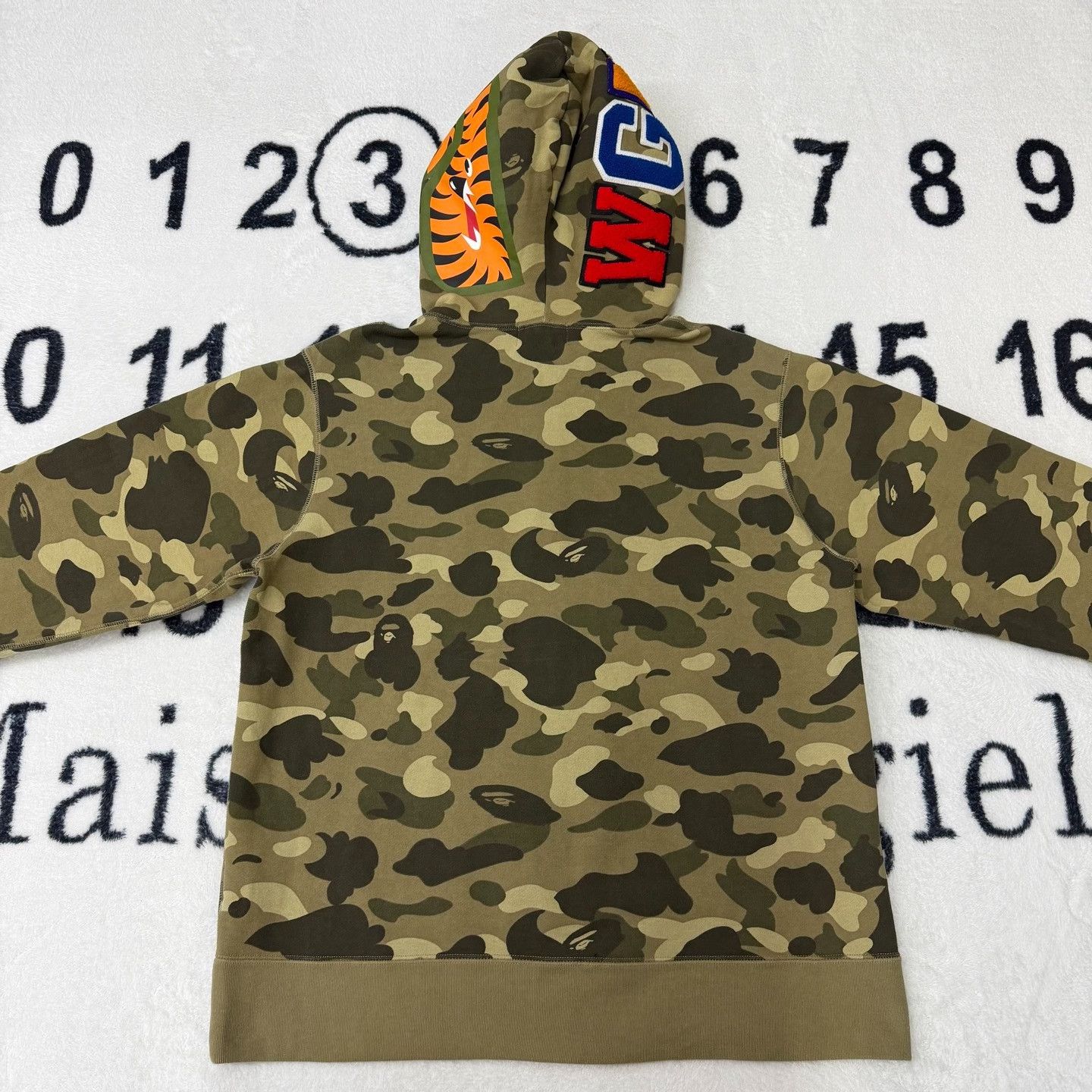 Bape Bape Shark Camo Green Light Jacket xl Men Size US XL / EU 56 / 4 - 3 Thumbnail