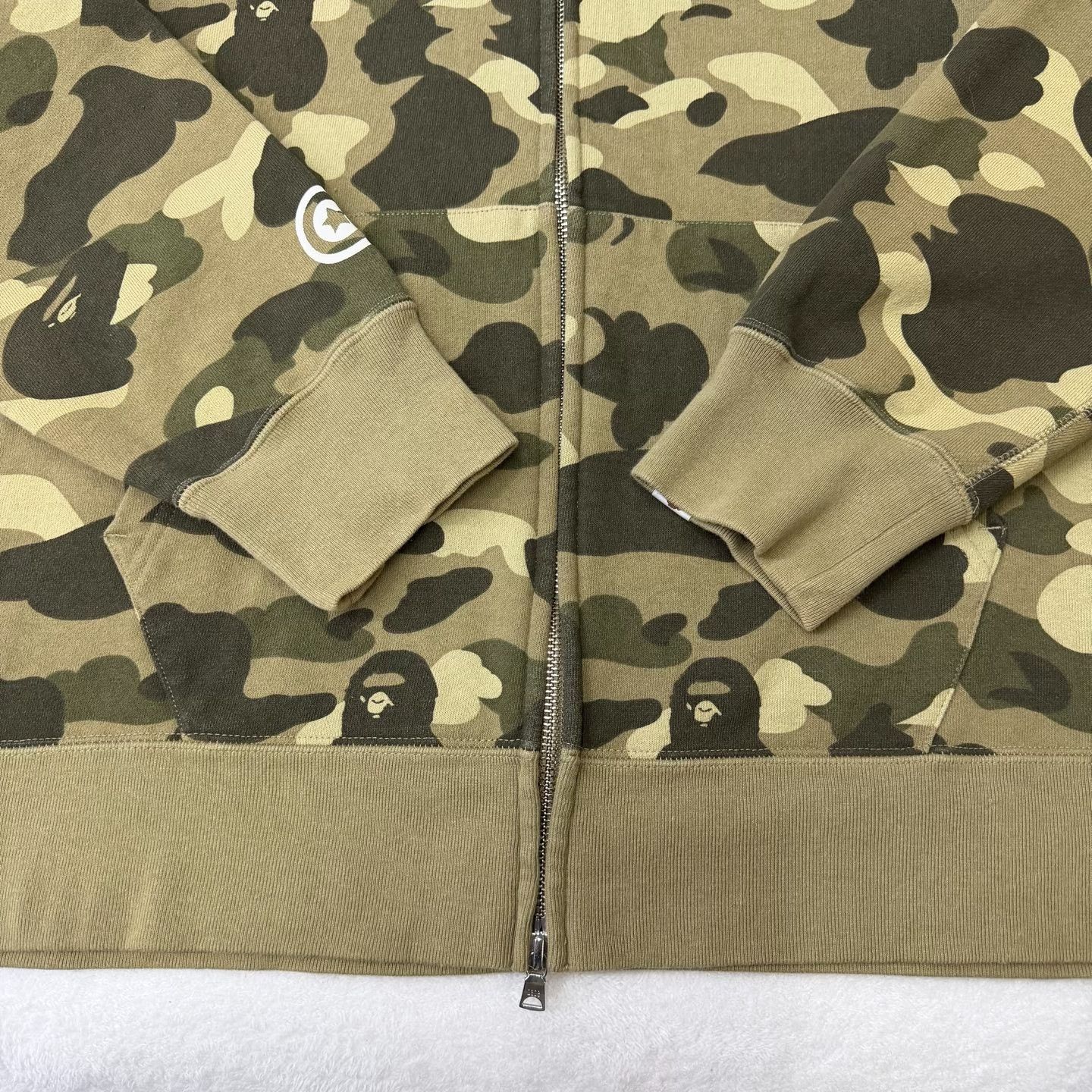 Bape Bape Shark Camo Green Light Jacket xl Men Size US XL / EU 56 / 4 - 2 Thumbnail