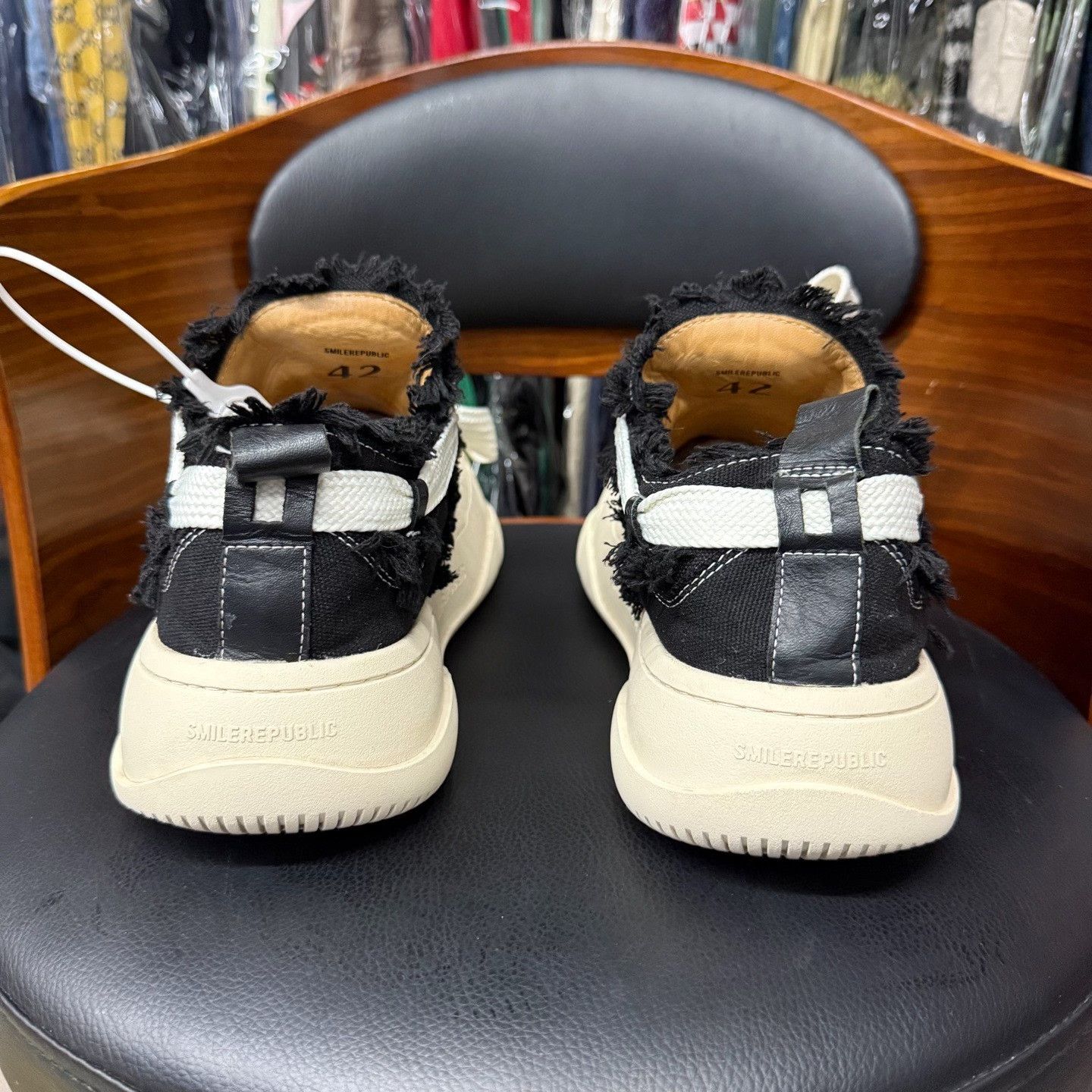 Other Canvas Black Lowtop Sneakers 9 Men Size US 9 / EU 42 - 3 Thumbnail