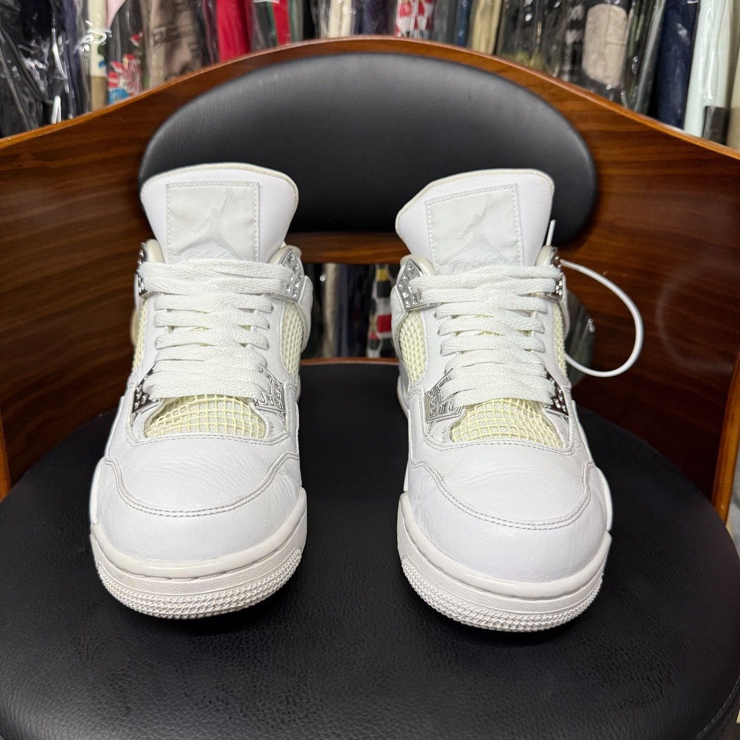 Nike Nike AJ4 White Lowtop Sneakers 8 Men Size US 8 / EU 41 - 2 Thumbnail
