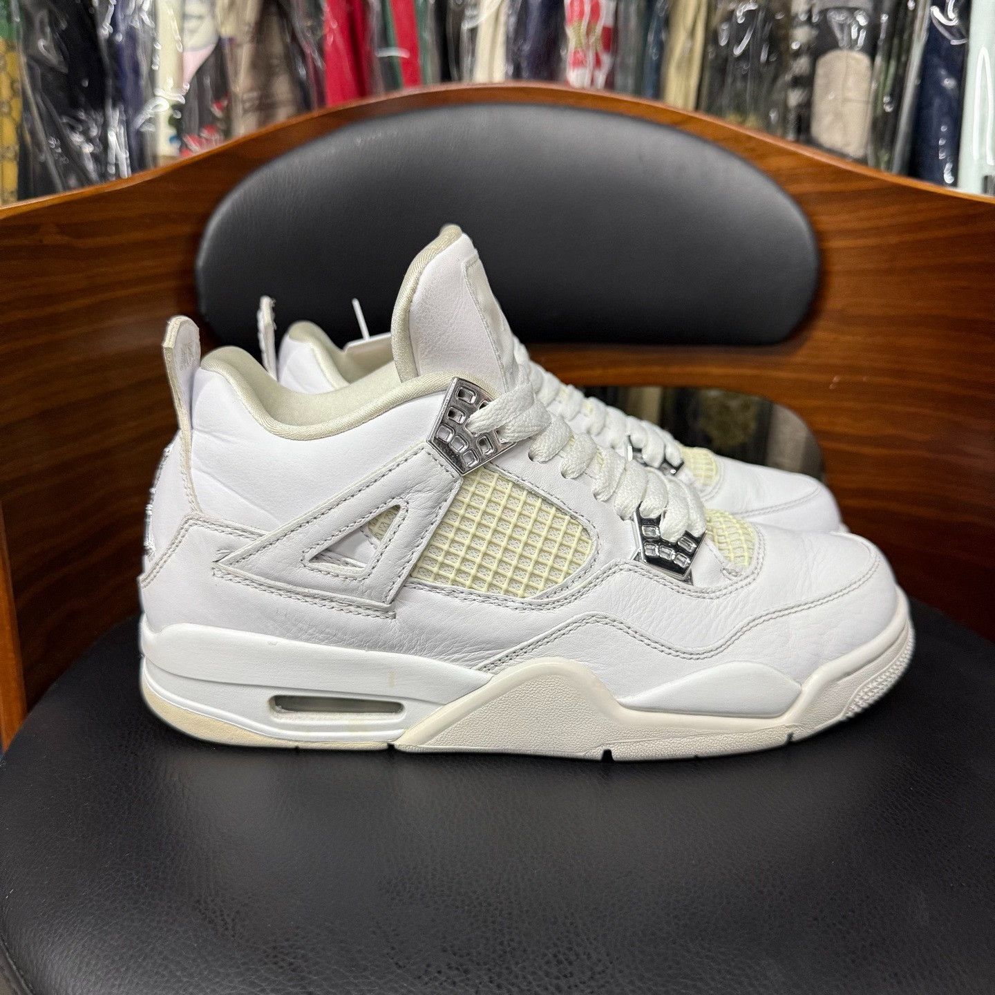 Nike Nike AJ4 White Lowtop Sneakers 8 Men Size US 8 / EU 41 - 4 Thumbnail