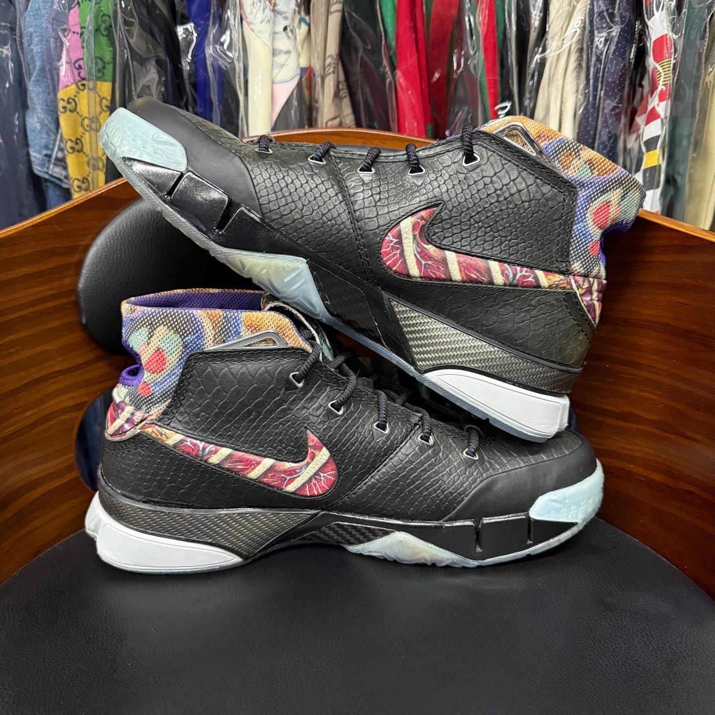 Nike Nike KOBE1 Lowtop Sneakers 9.5 Men Size US 9.5 / EU 42-43 - 7 Thumbnail