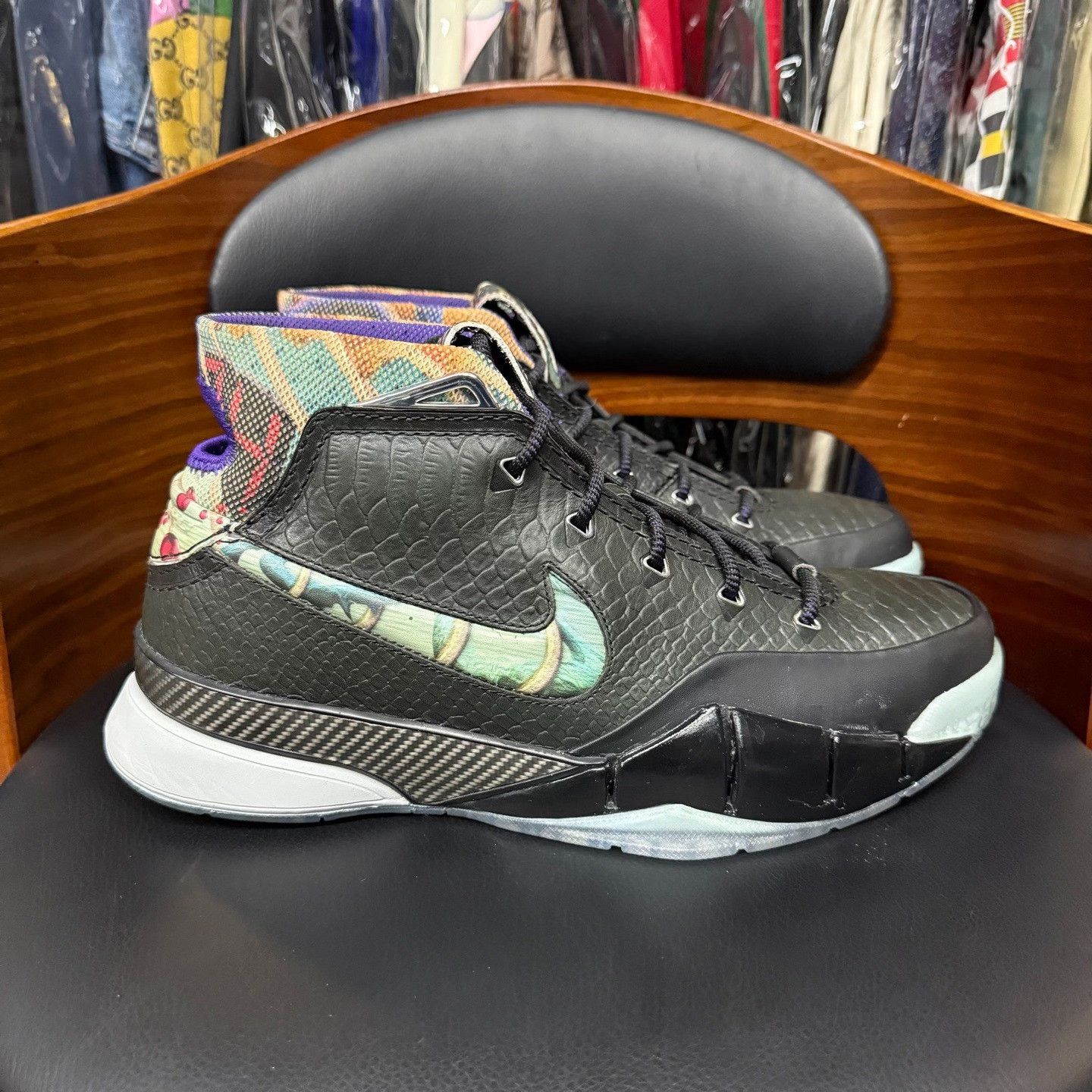 Nike Nike KOBE1 Lowtop Sneakers 9.5 Men Size US 9.5 / EU 42-43 - 4 Thumbnail