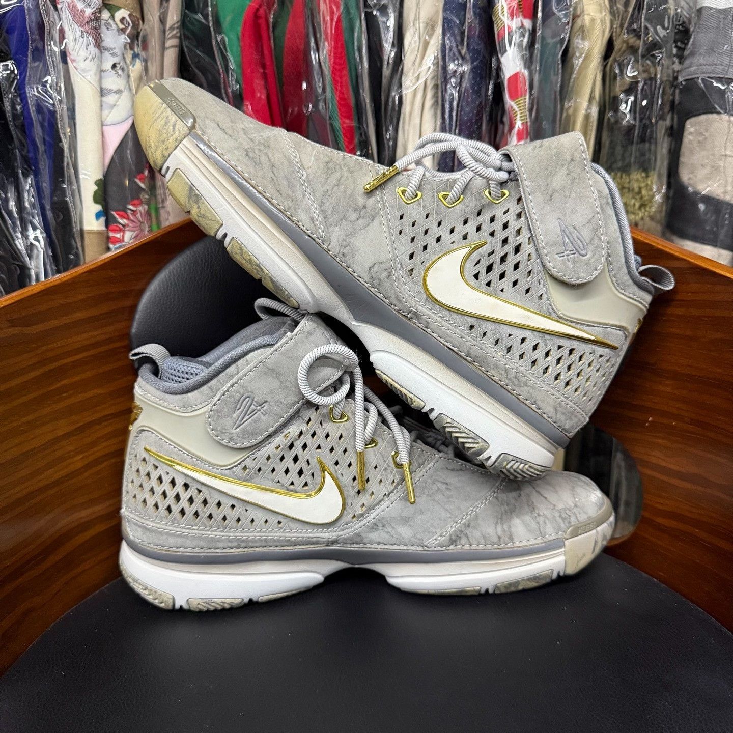 Nike Nike KOBE2 Lowtop Sneakers 9.5 Men Size US 9.5 / EU 42-43 - 7 Thumbnail