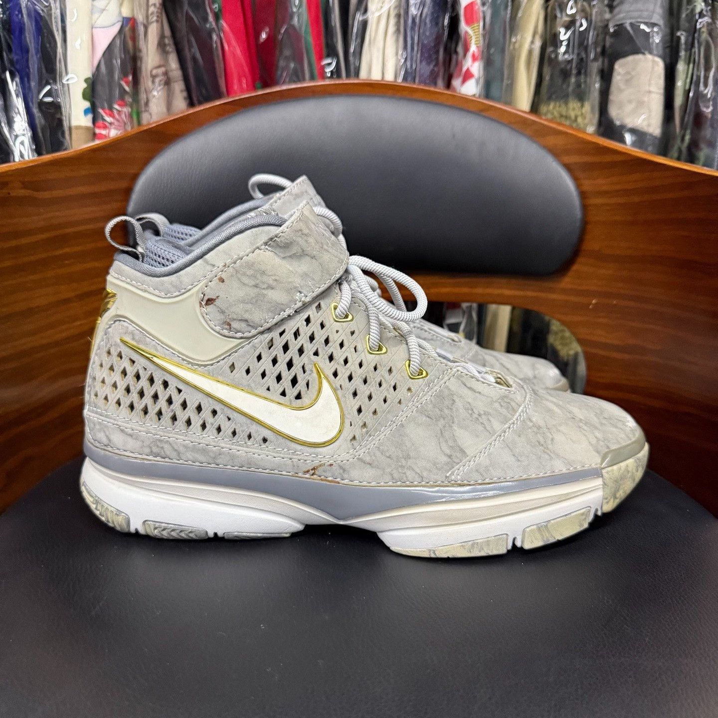 Nike Nike KOBE2 Lowtop Sneakers 9.5 Men Size US 9.5 / EU 42-43 - 4 Thumbnail