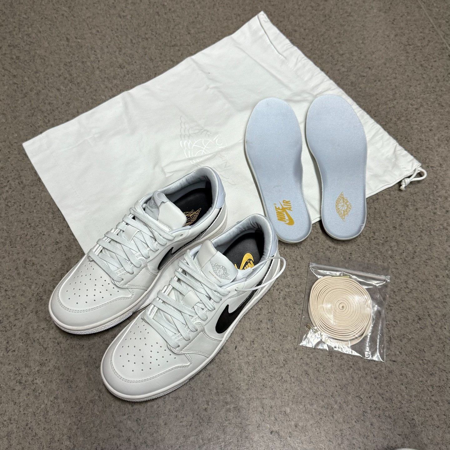 Nike Nike AJ1 Collab White Lowtop Sneakers 6 Men Size US 6 / EU 39 - 9 Thumbnail
