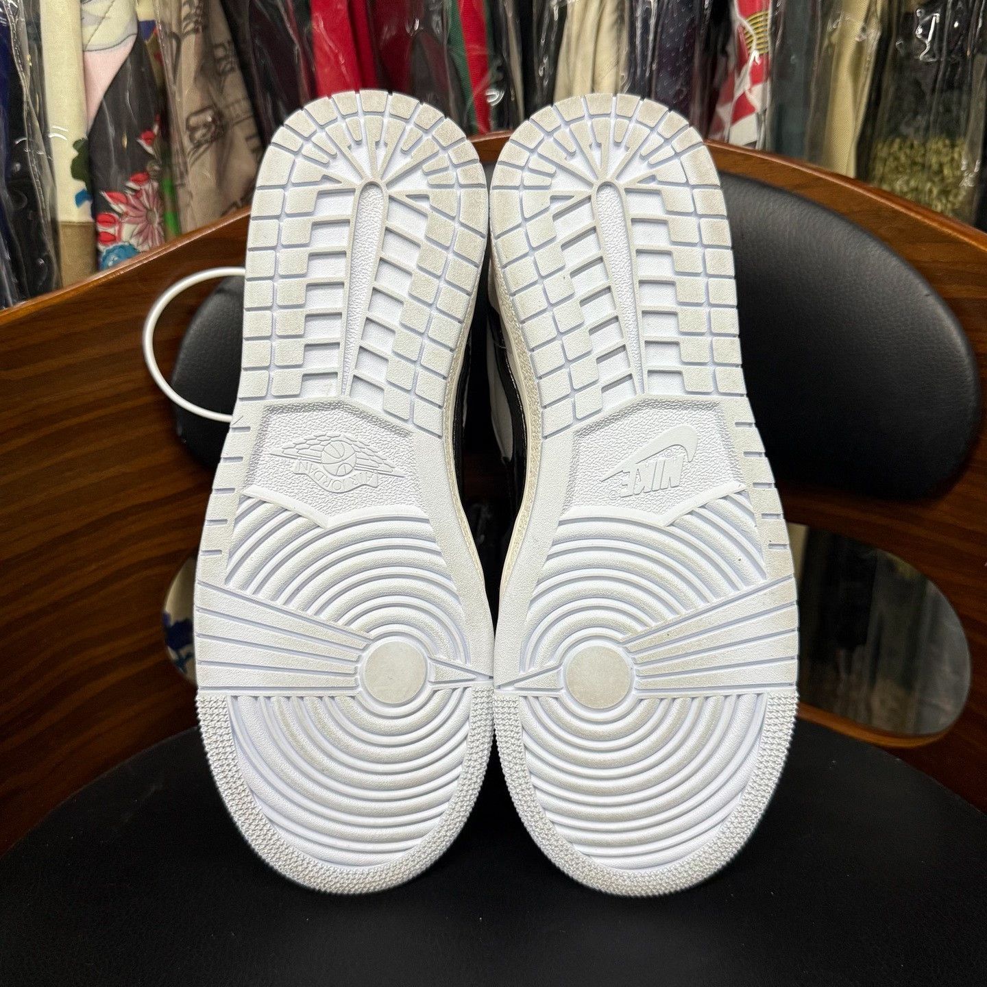 Nike Nike AJ1 Collab White Lowtop Sneakers 6 Men Size US 6 / EU 39 - 8 Thumbnail