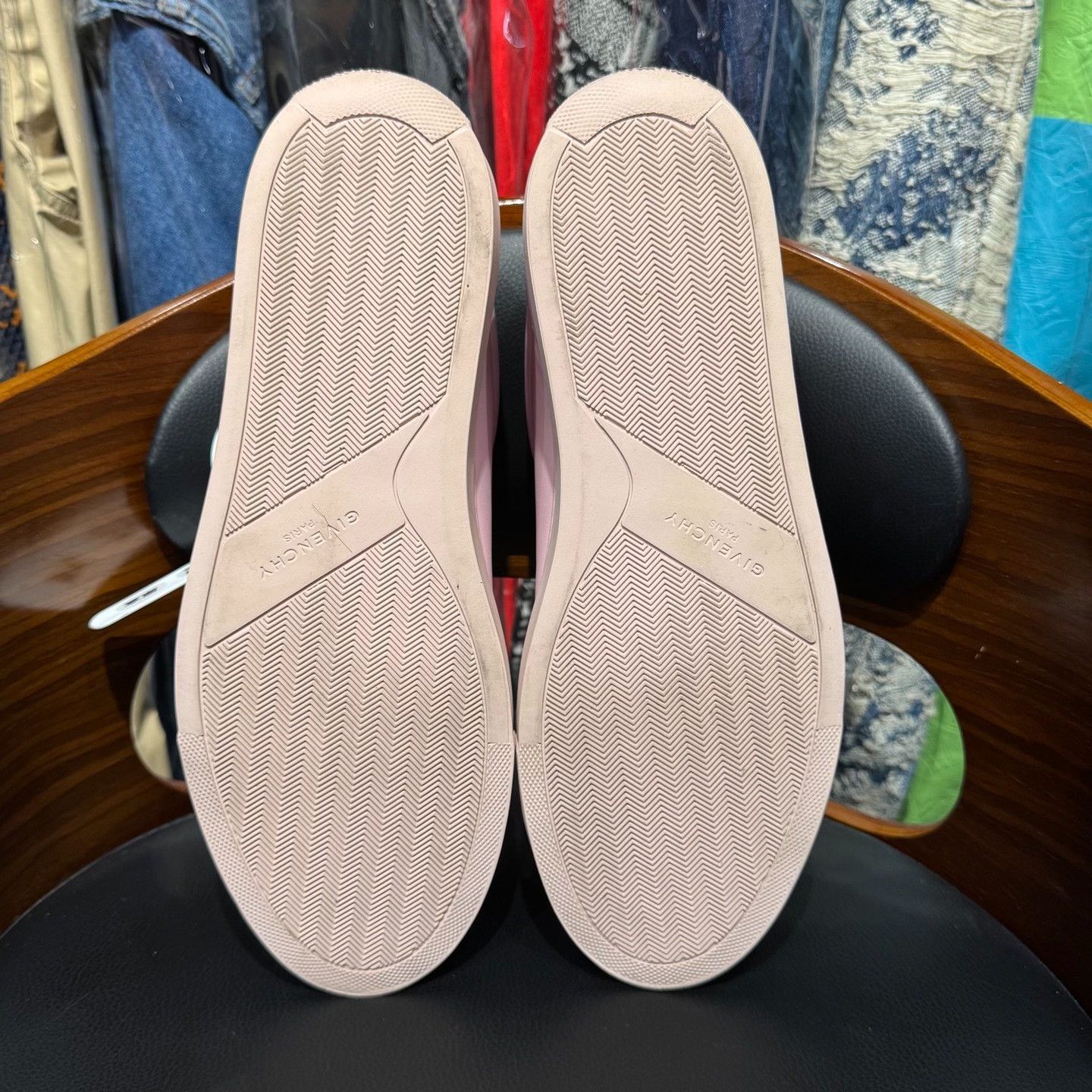 Givenchy Givenchy Pink Lowtop Sneakers 9 Men Size US 9 / EU 42 - 8 Thumbnail