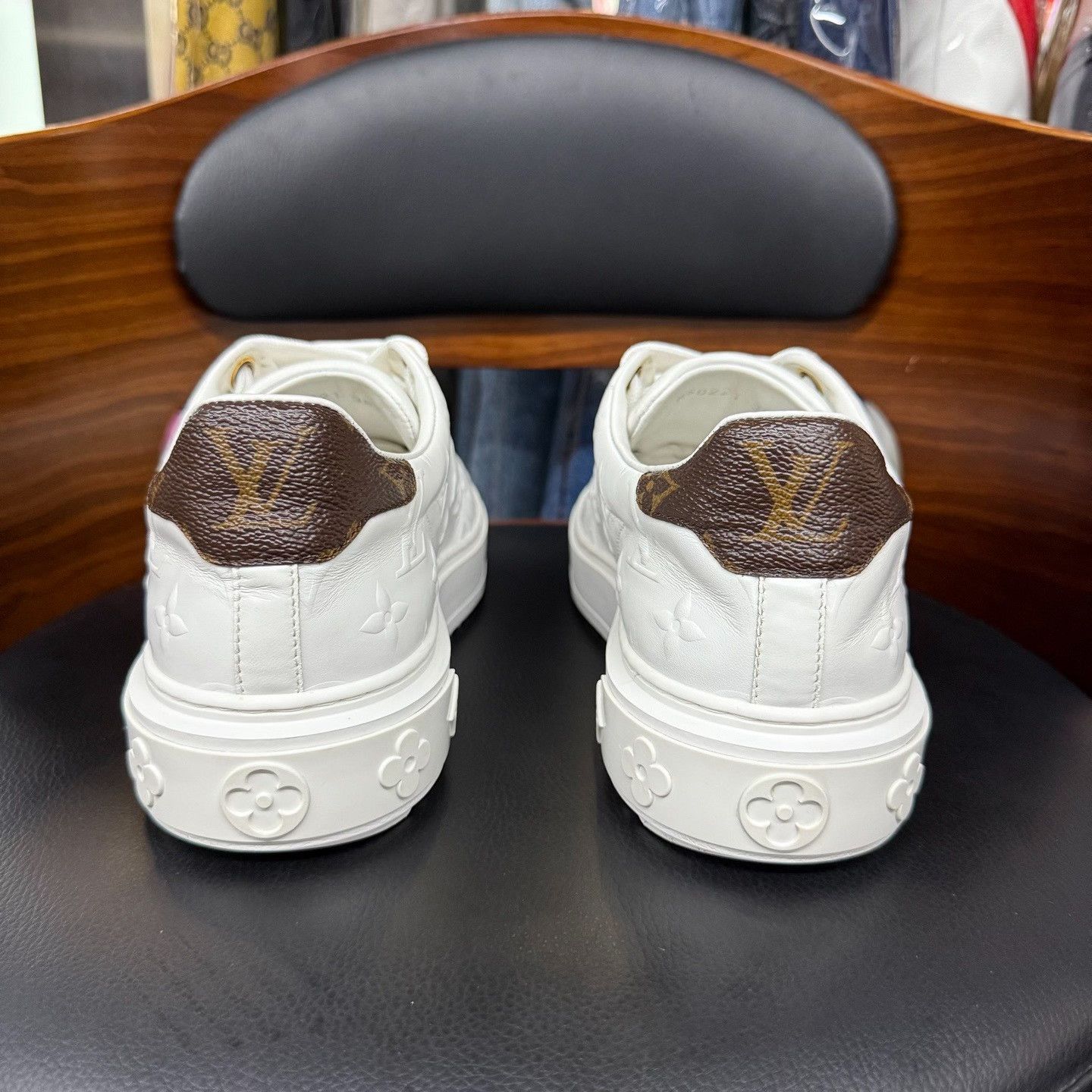 Louis Vuitton Louis Vuitton Lowtop Sneakers us_7-5 Women Size US 7.5 / IT 37.5 - 3 Thumbnail