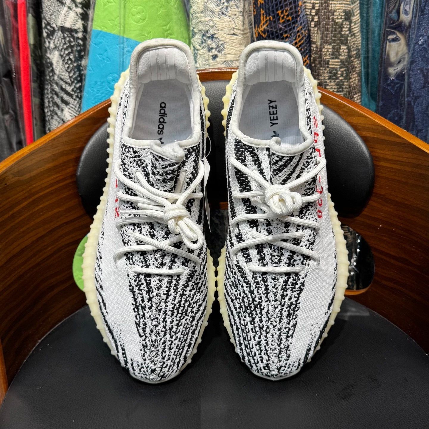 Adidas Adidas YEEZY350 White Lowtop Sneakers 11 Men Size US 11 / EU 44 - 5 Thumbnail