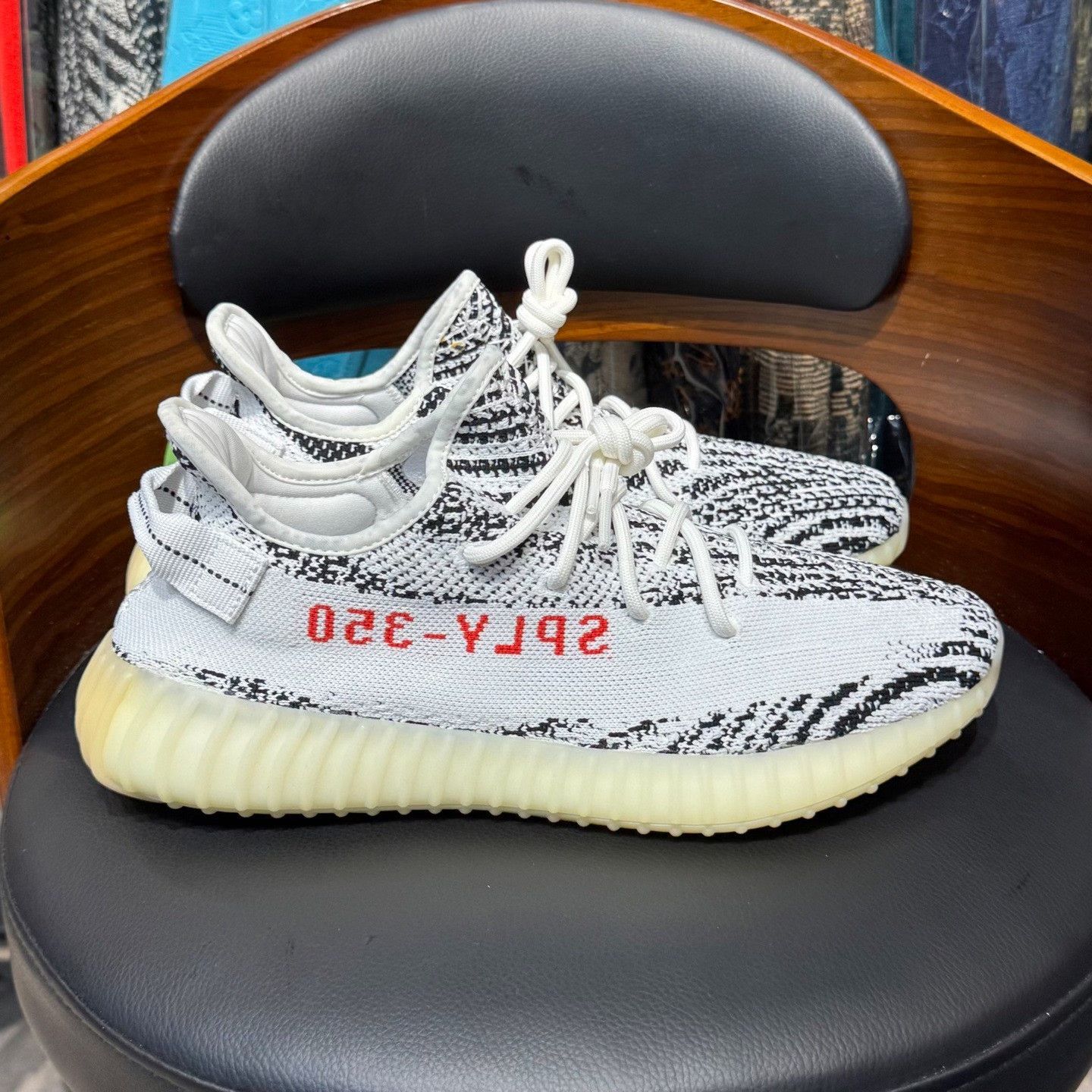 Adidas Adidas YEEZY350 White Lowtop Sneakers 11 Men Size US 11 / EU 44 - 4 Thumbnail