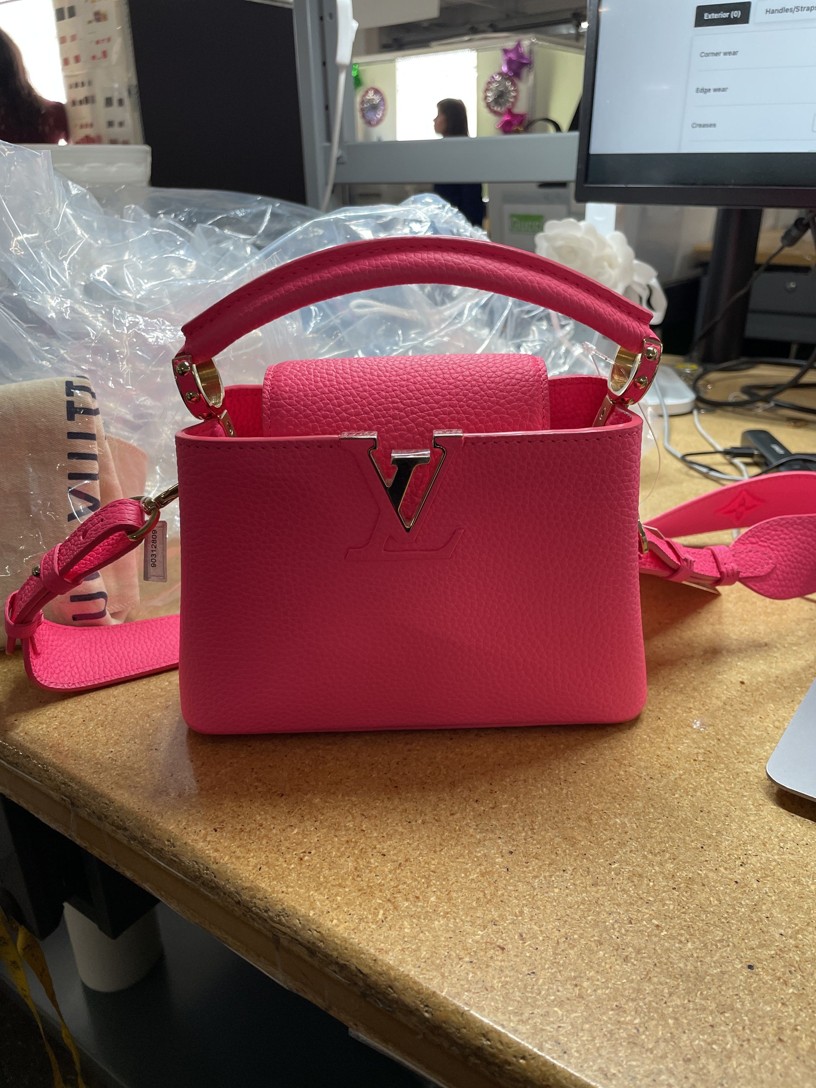 Louis Vuitton Capucine Bag Size ONE SIZE - 7 Thumbnail
