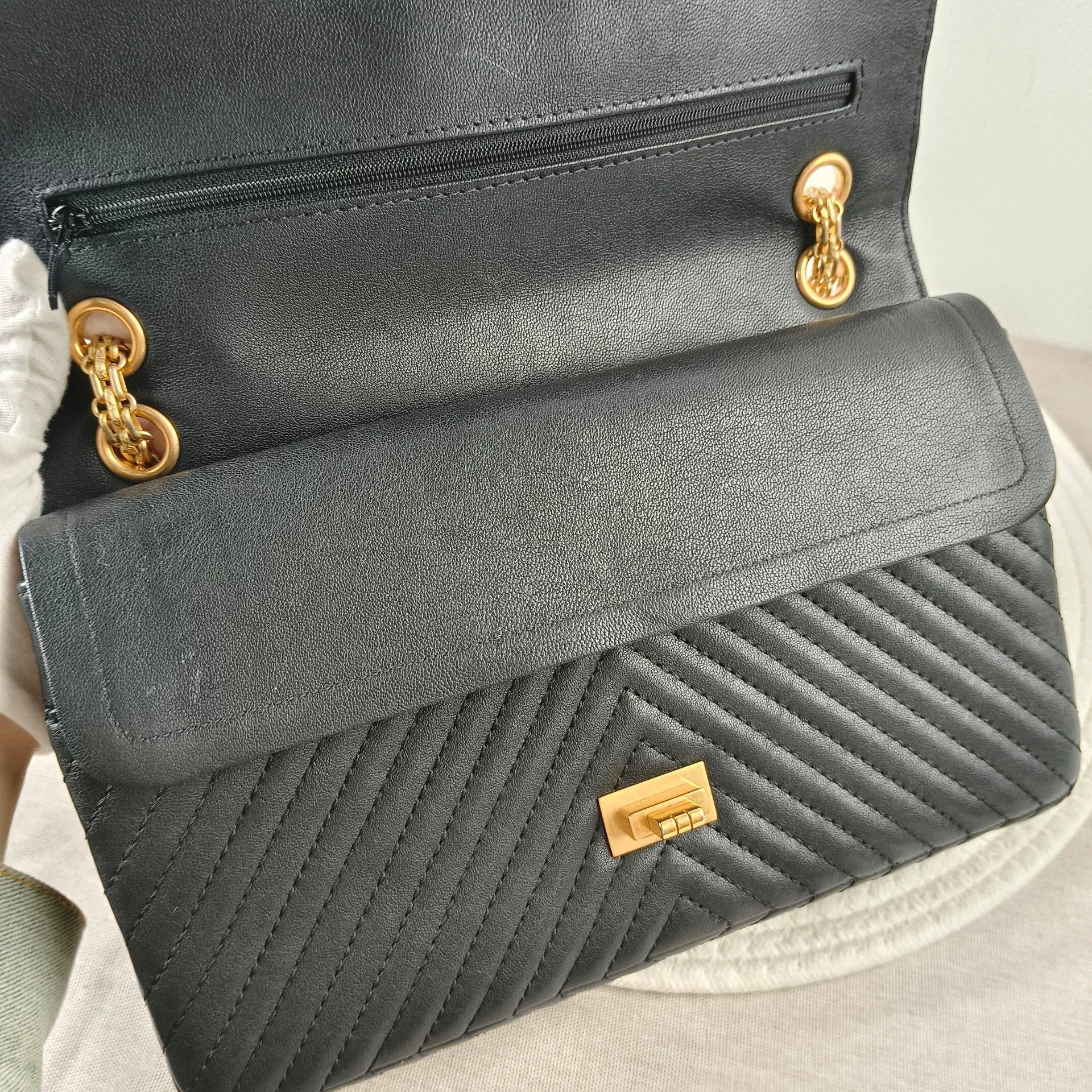 Chanel Pre-loved Bag Very good condition Size ONE SIZE - 7 Thumbnail