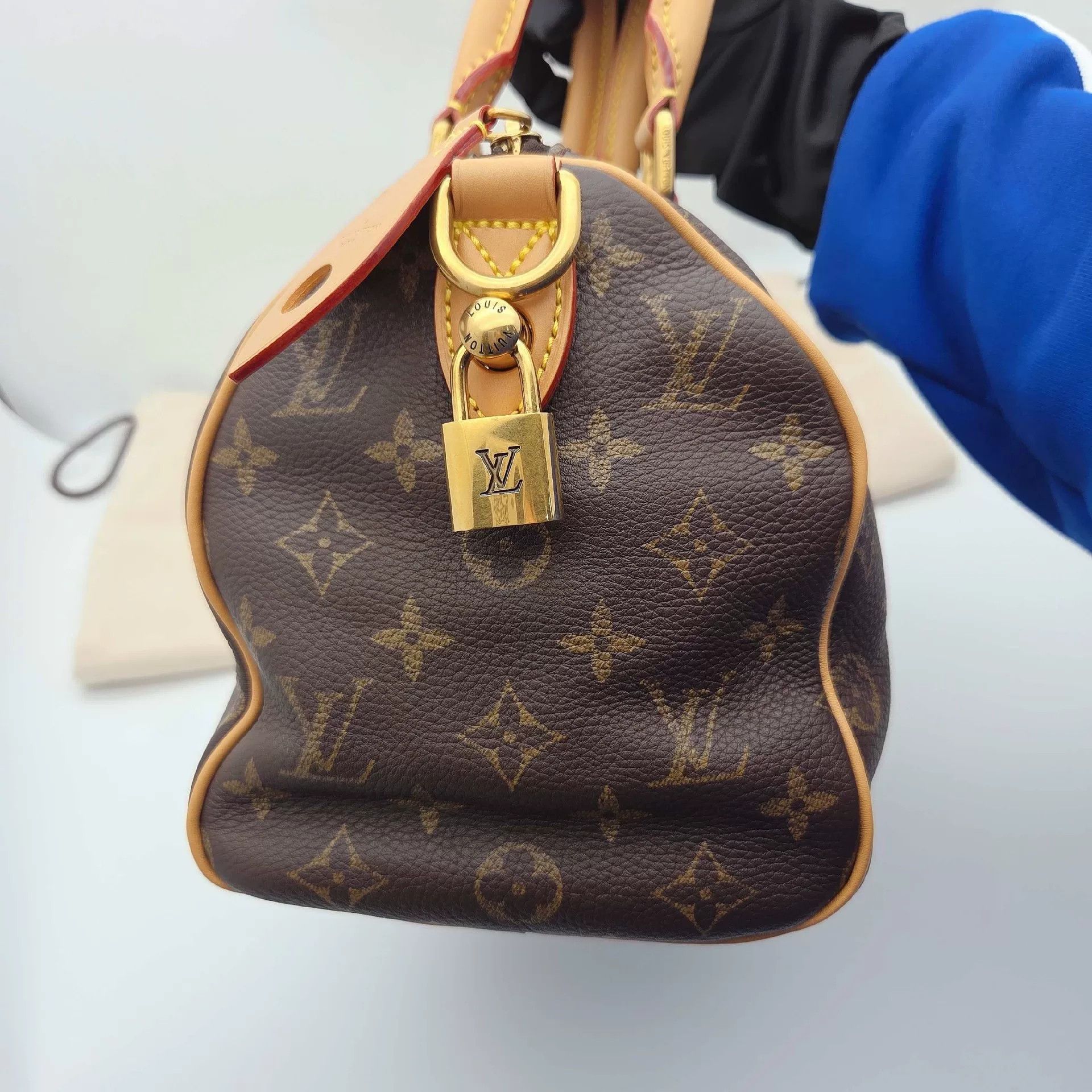 Louis Vuitton Pre-loved Bag Very good condition Size ONE SIZE - 9 Thumbnail