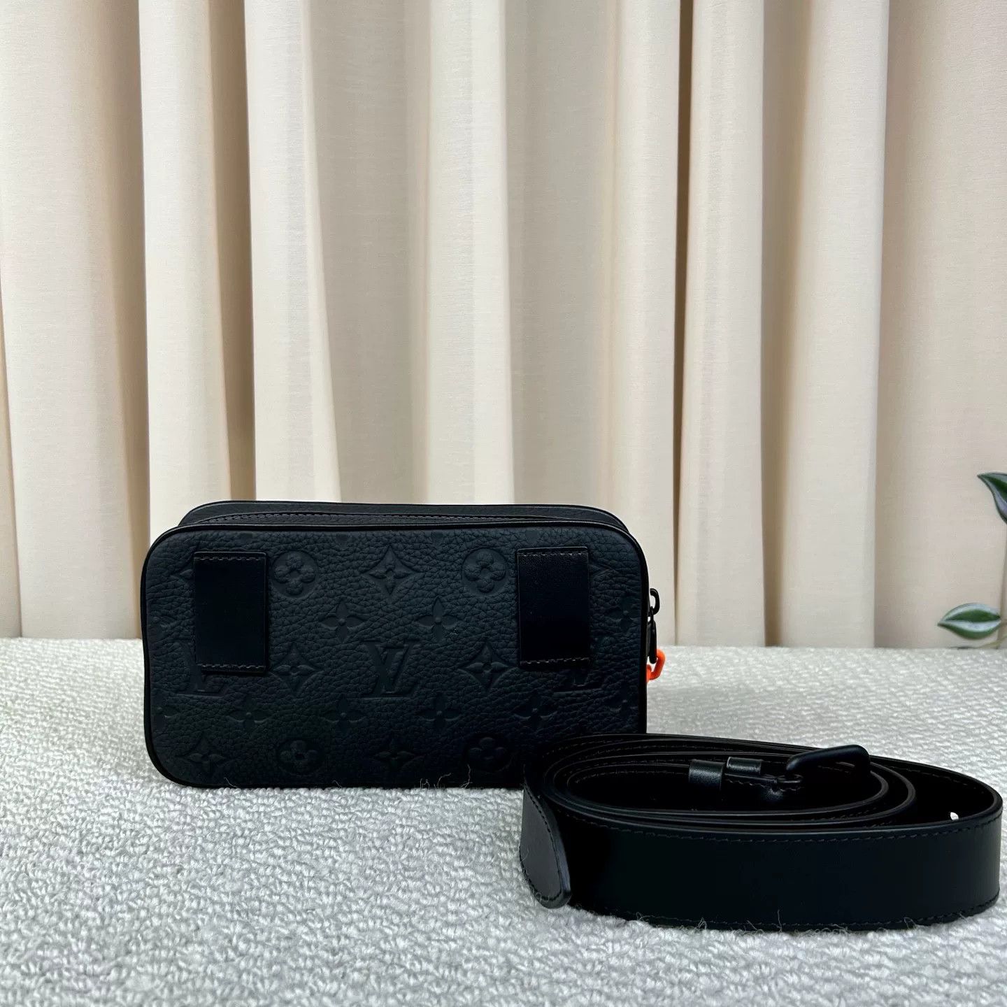 Louis Vuitton Pre-loved Bag Very good condition Size ONE SIZE - 2 Thumbnail