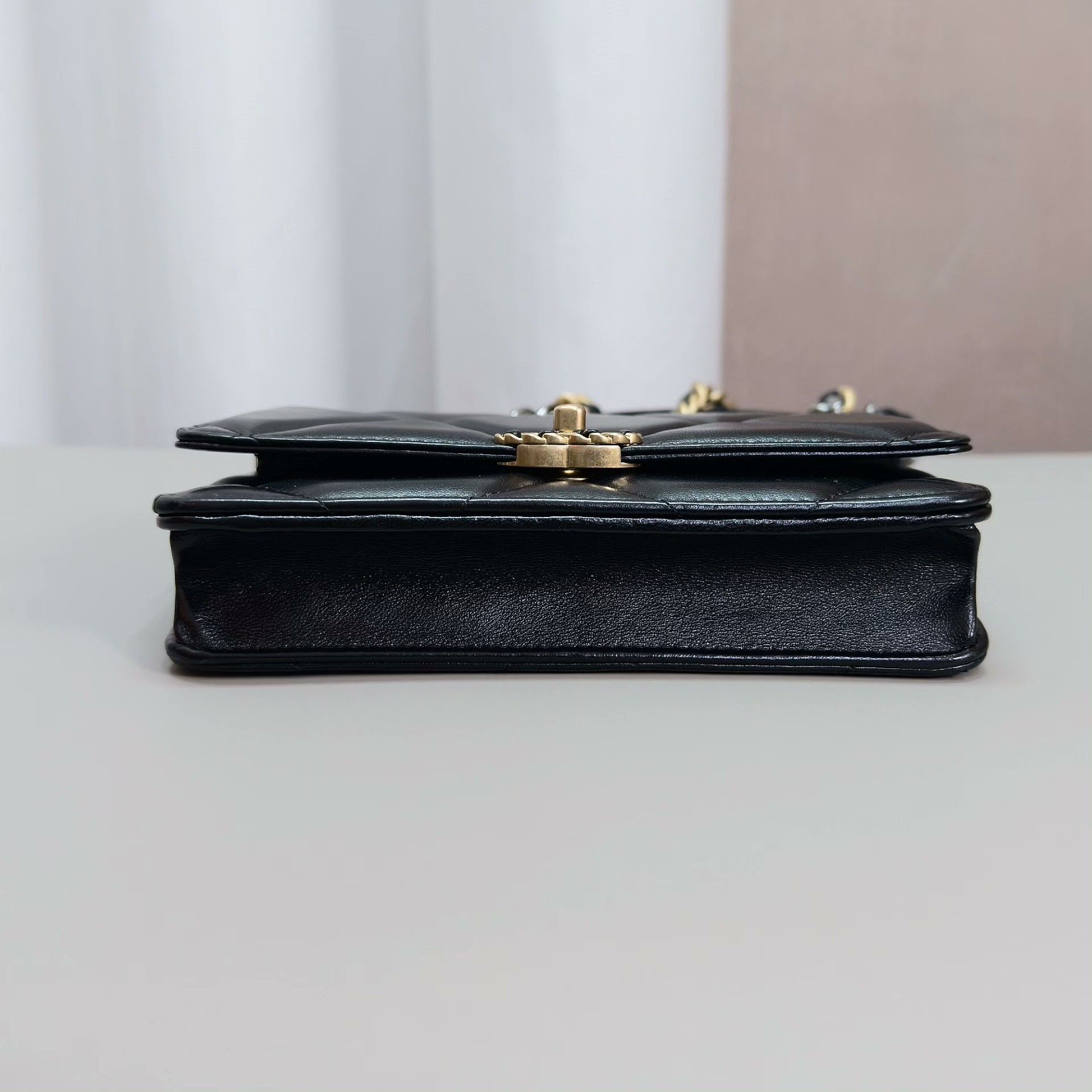 Chanel Pre-loved Bag Very good condition Size ONE SIZE - 5 Thumbnail