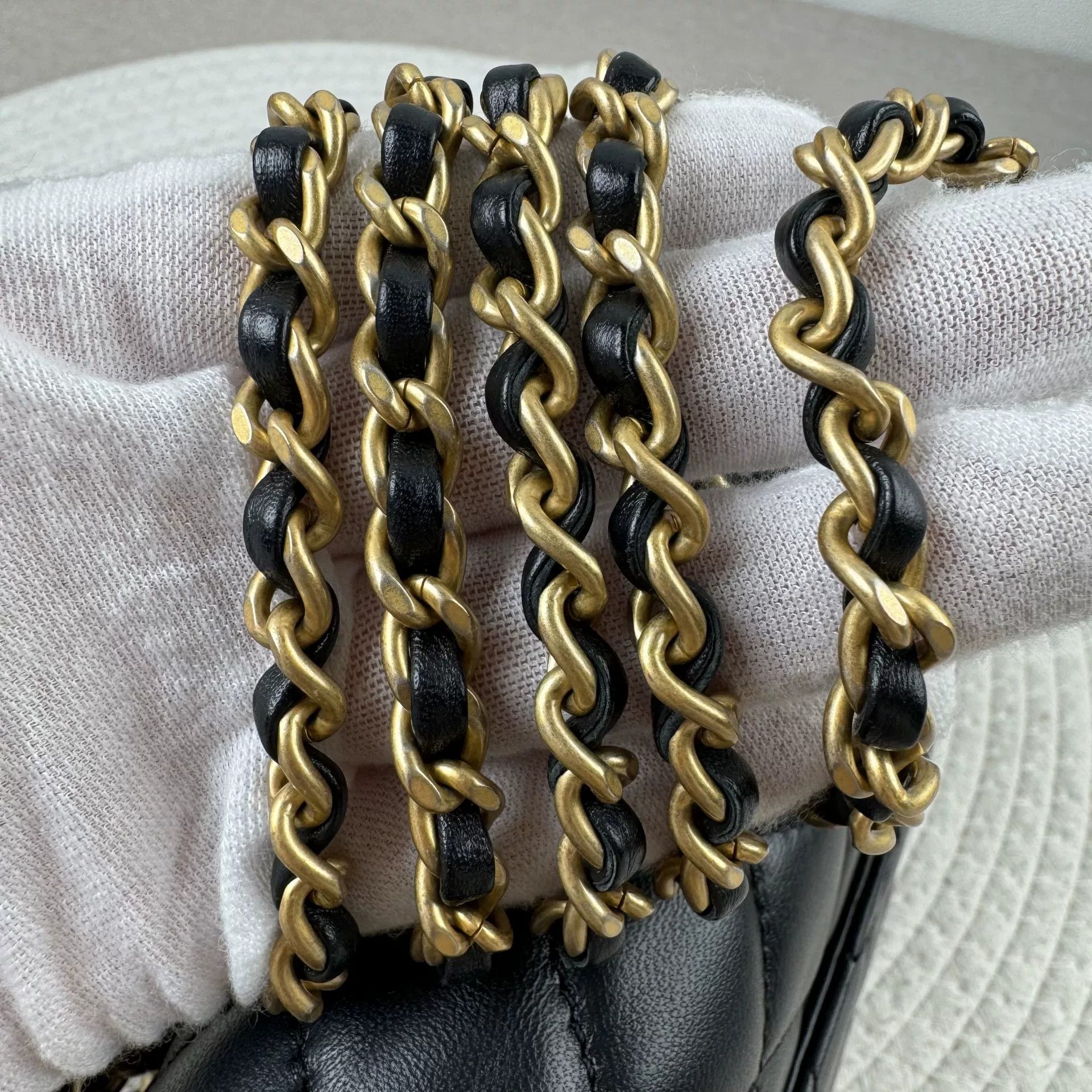 Chanel Pre-loved Bag Very good condition Size ONE SIZE - 7 Thumbnail