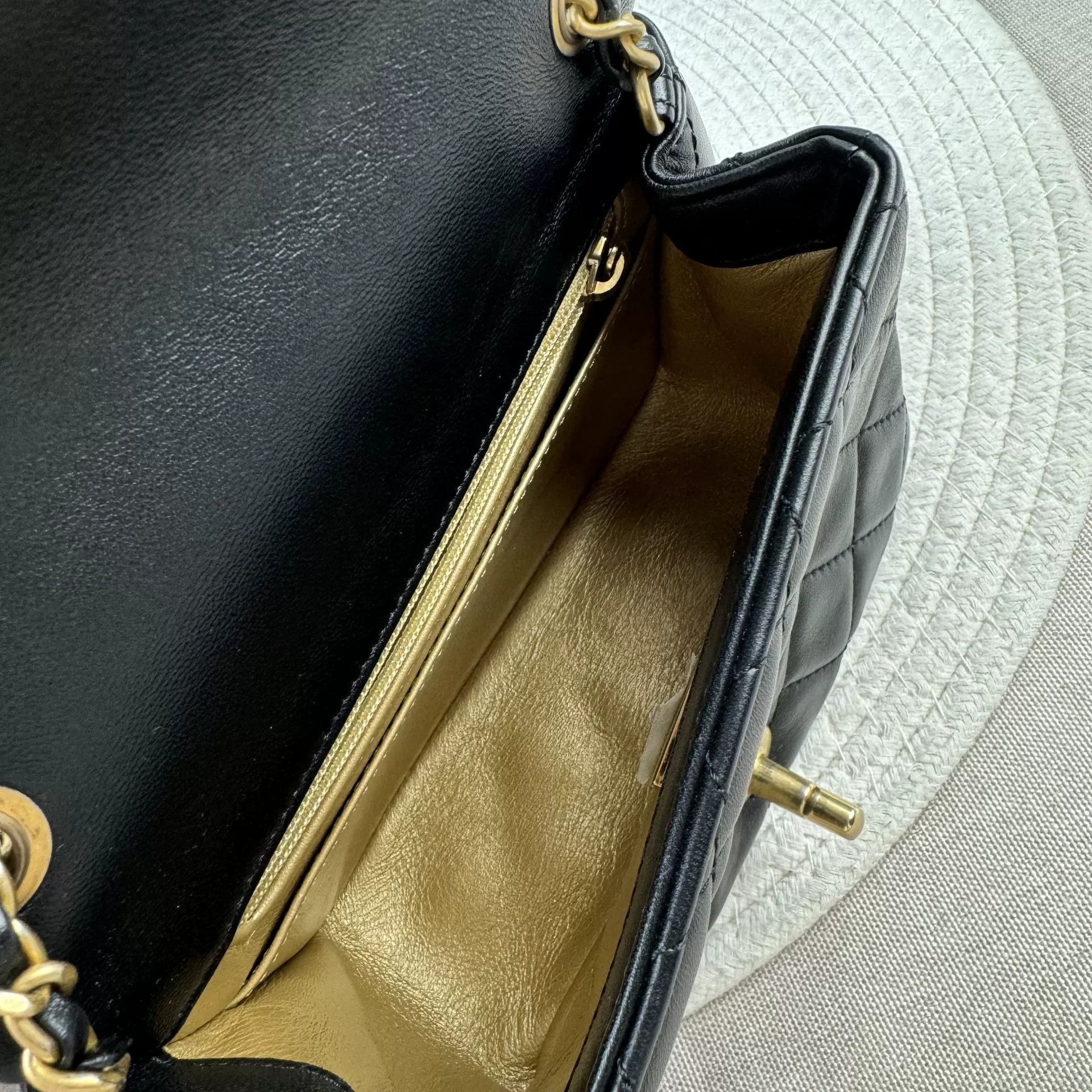 Chanel Pre-loved Bag Very good condition Size ONE SIZE - 6 Thumbnail