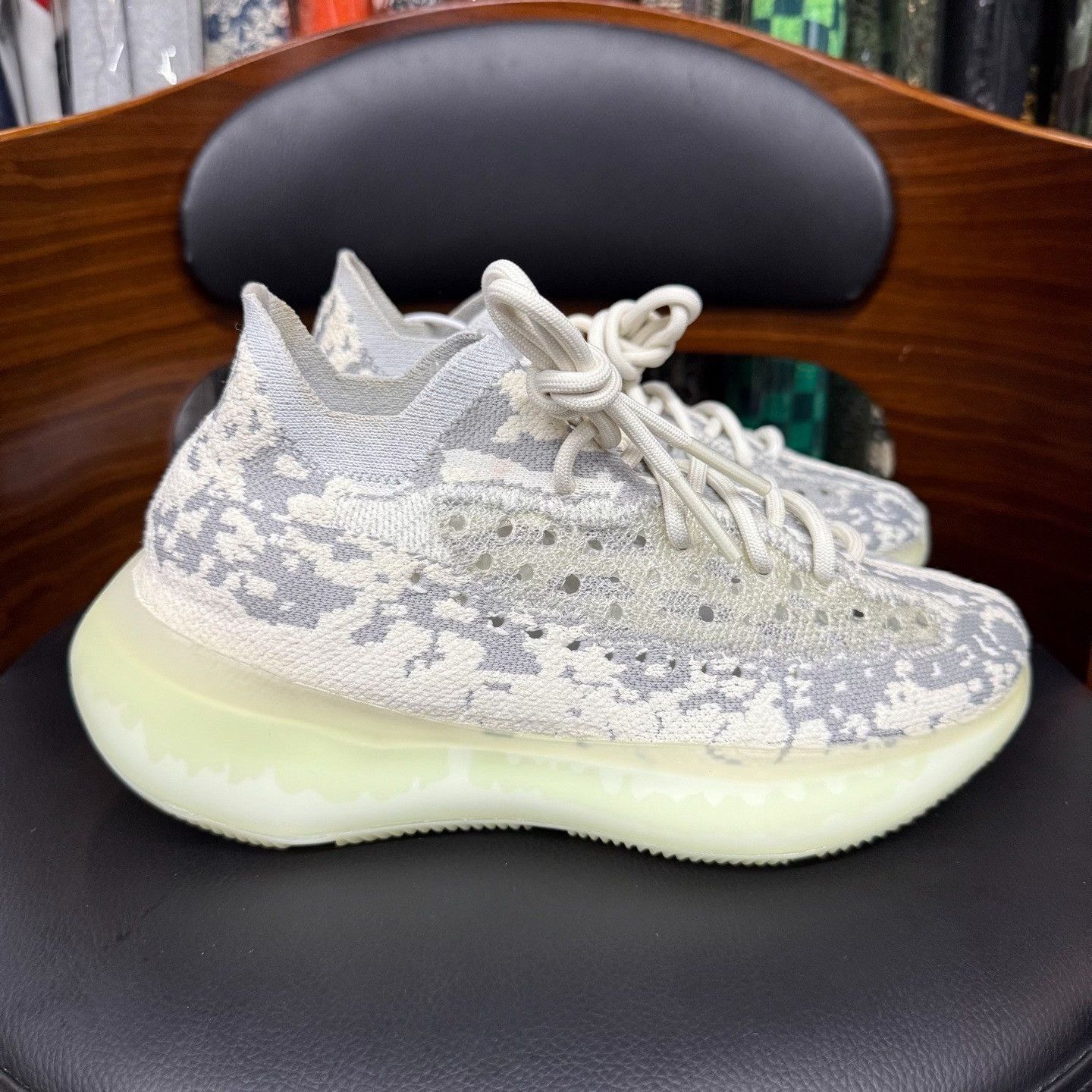 Adidas Adidas YEEZY380 Gray Lowtop Sneakers 6.5 Men Size US 6.5 / EU 39-40 - 4 Thumbnail
