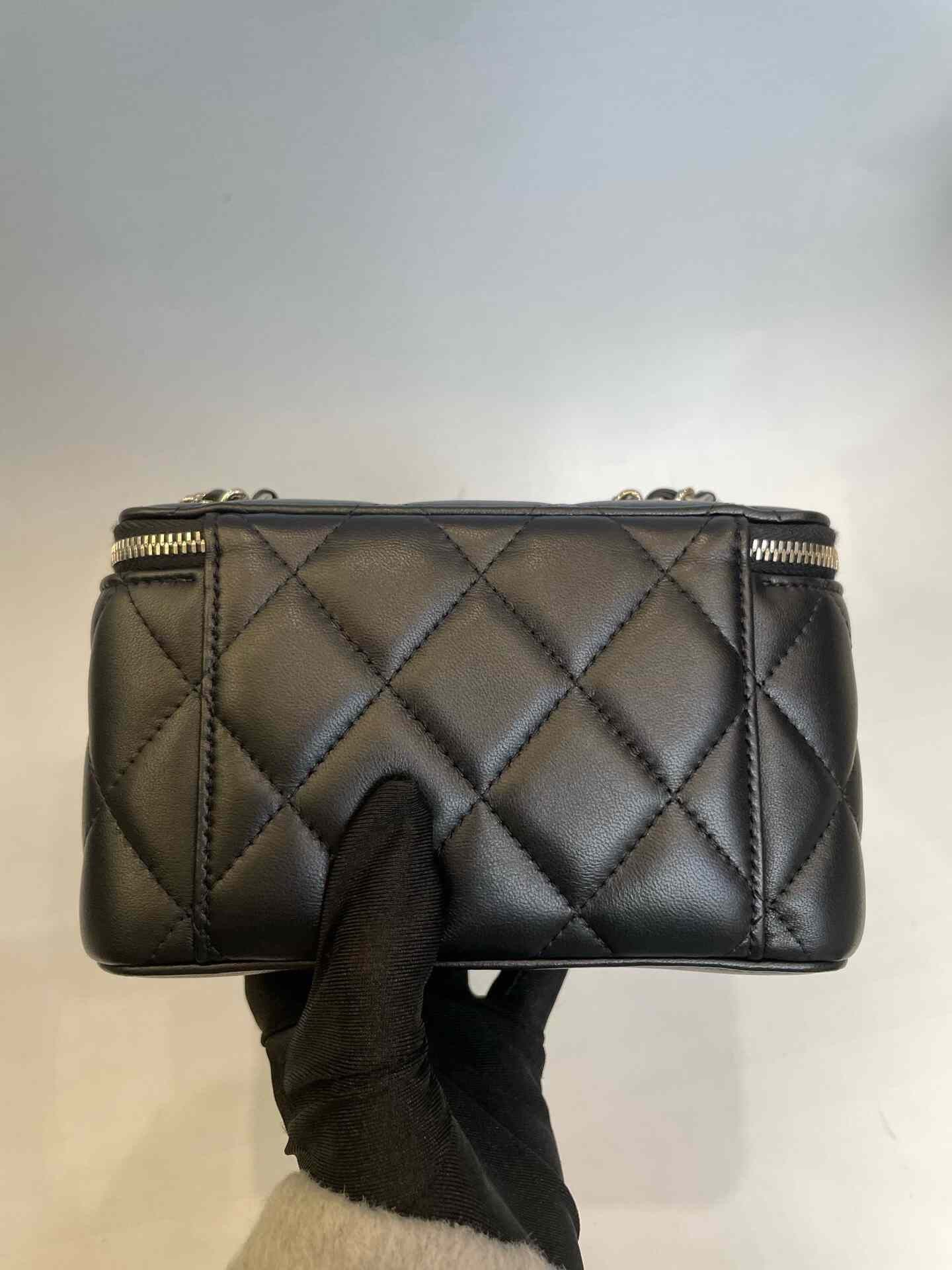 Chanel Pre-loved Bag Very good condition Size ONE SIZE - 6 Thumbnail
