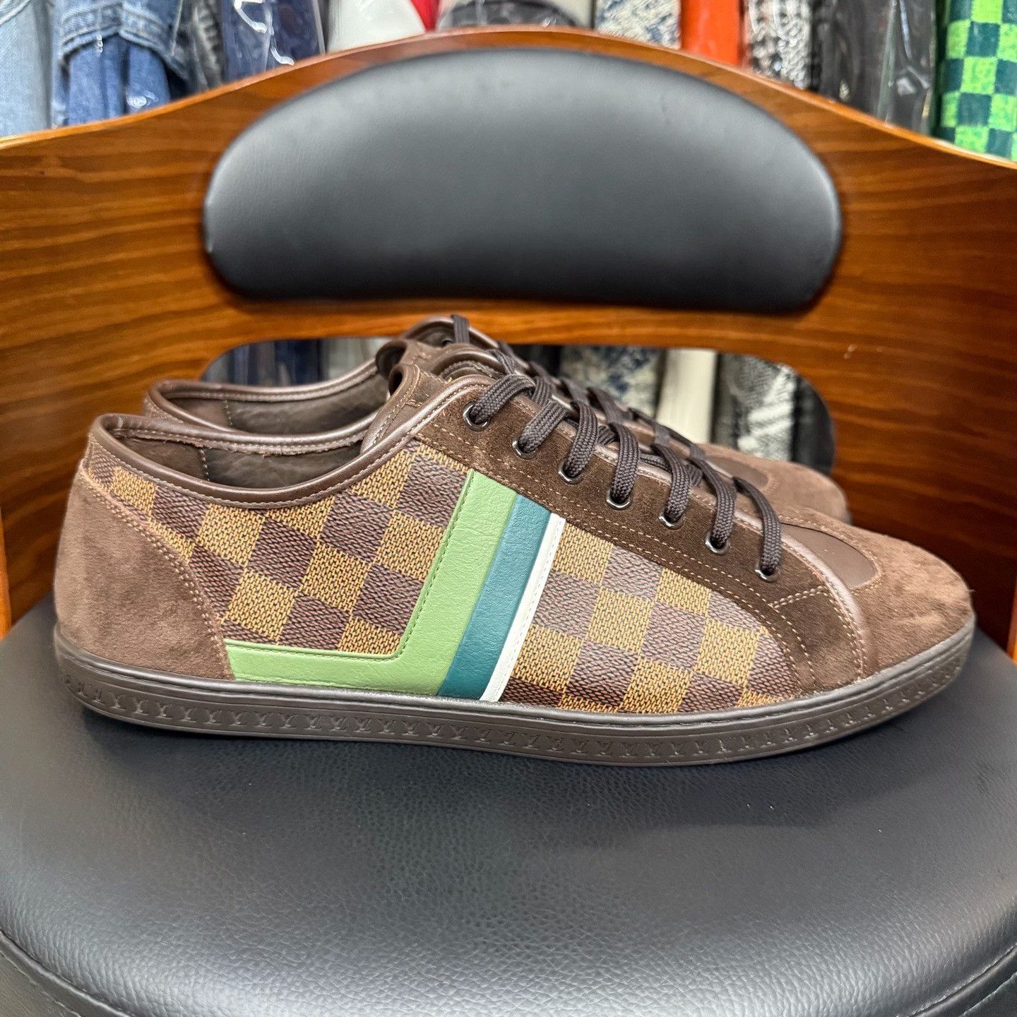 Louis Vuitton Louis Vuitton Checkered Lowtop Sneakers 9.5 Men Size US 9.5 / EU 42-43 - 4 Thumbnail
