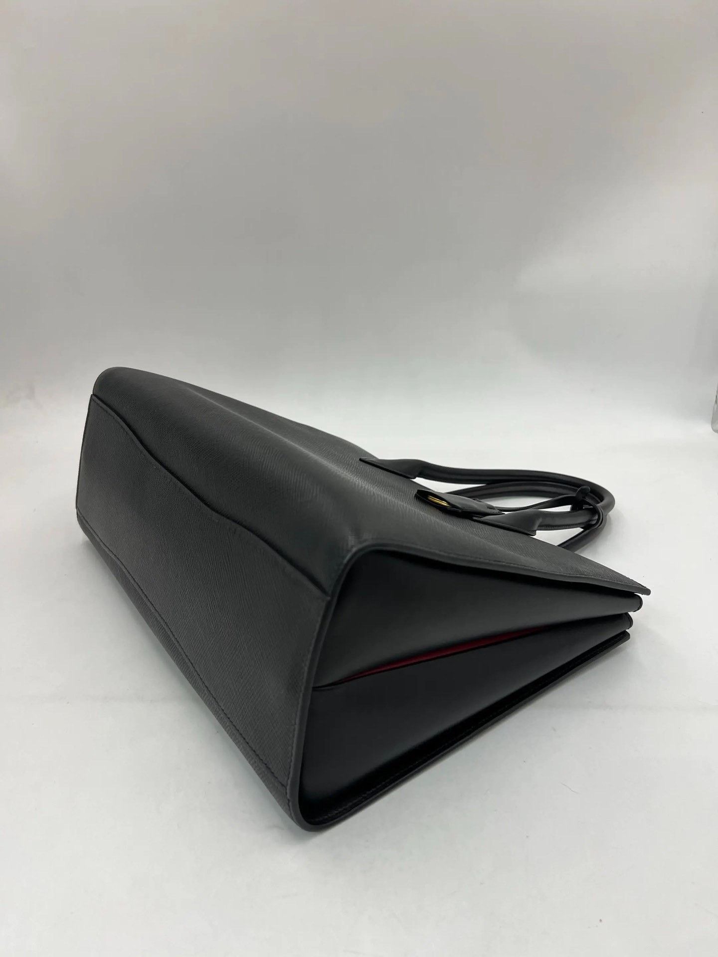 Prada Pre-loved Bag Very good condition Size ONE SIZE - 8 Thumbnail