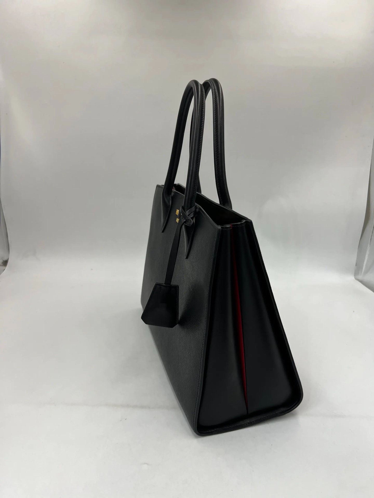 Prada Pre-loved Bag Very good condition Size ONE SIZE - 2 Thumbnail