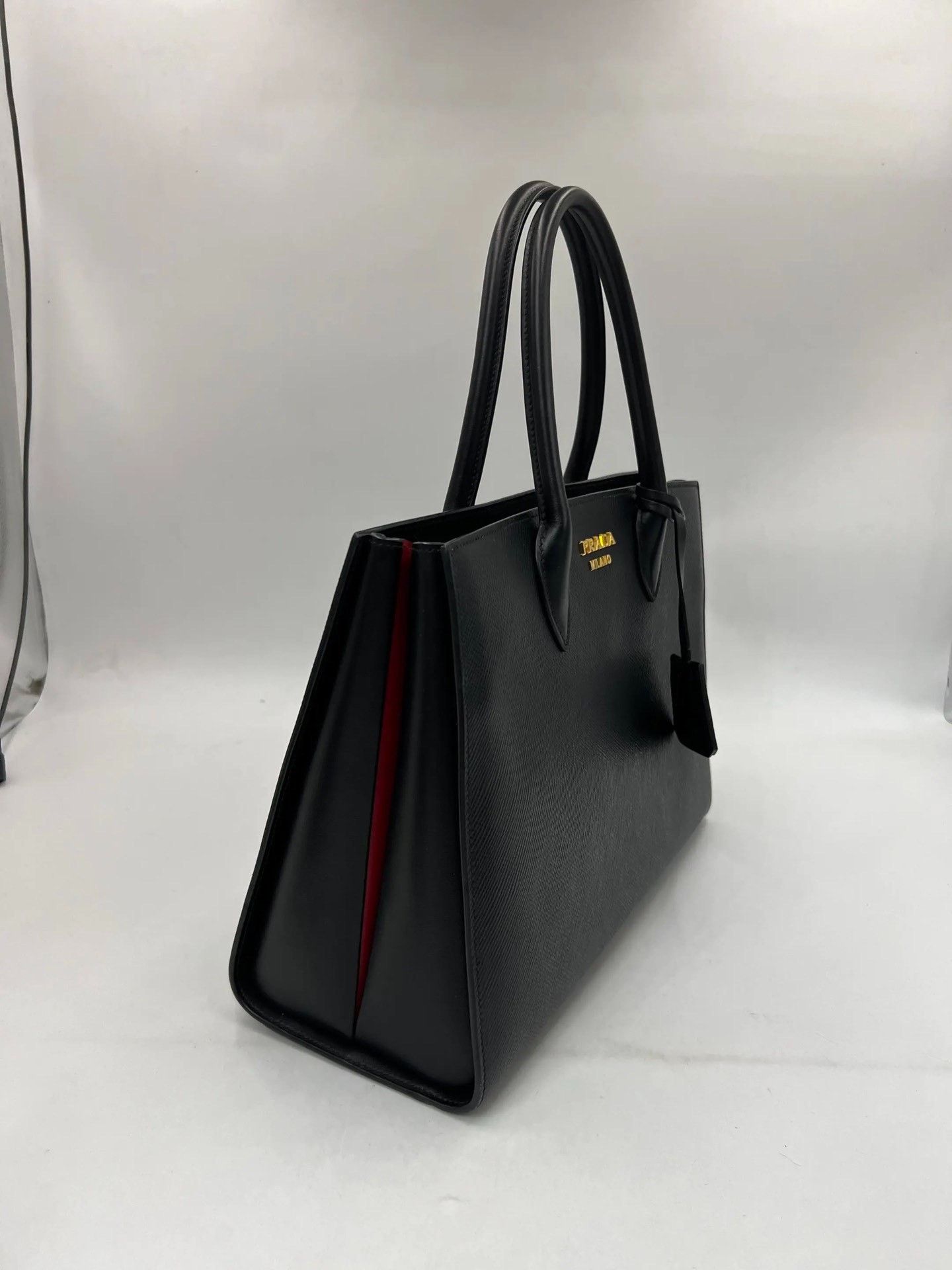 Prada Pre-loved Bag Very good condition Size ONE SIZE - 3 Thumbnail