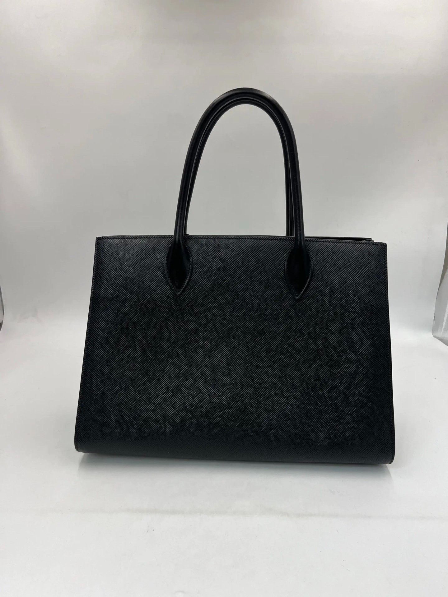 Prada Pre-loved Bag Very good condition Size ONE SIZE - 4 Thumbnail
