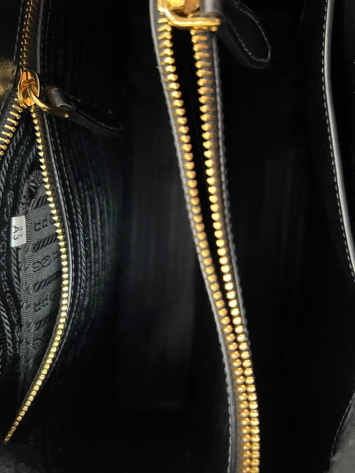 Prada Pre-loved Bag Very good condition Size ONE SIZE - 9 Thumbnail