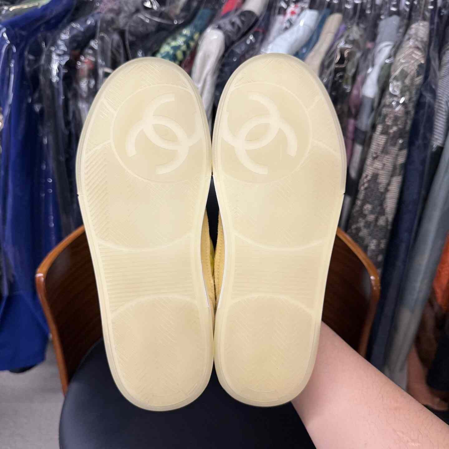 Chanel Chanel Suede Yellow Lowtop Sneakers 38 Women Size US 7.5 / IT 37.5 - 9 Thumbnail