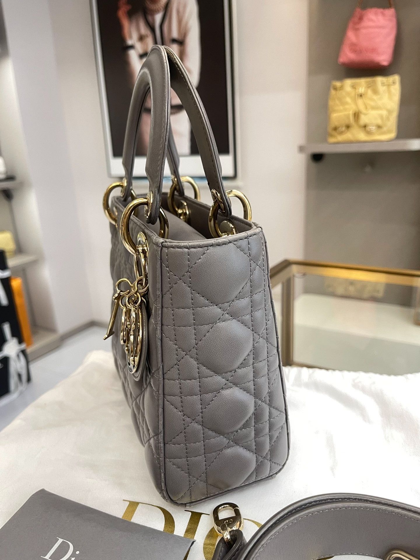 Dior Pre-loved Bag Very good condition Size ONE SIZE - 4 Thumbnail