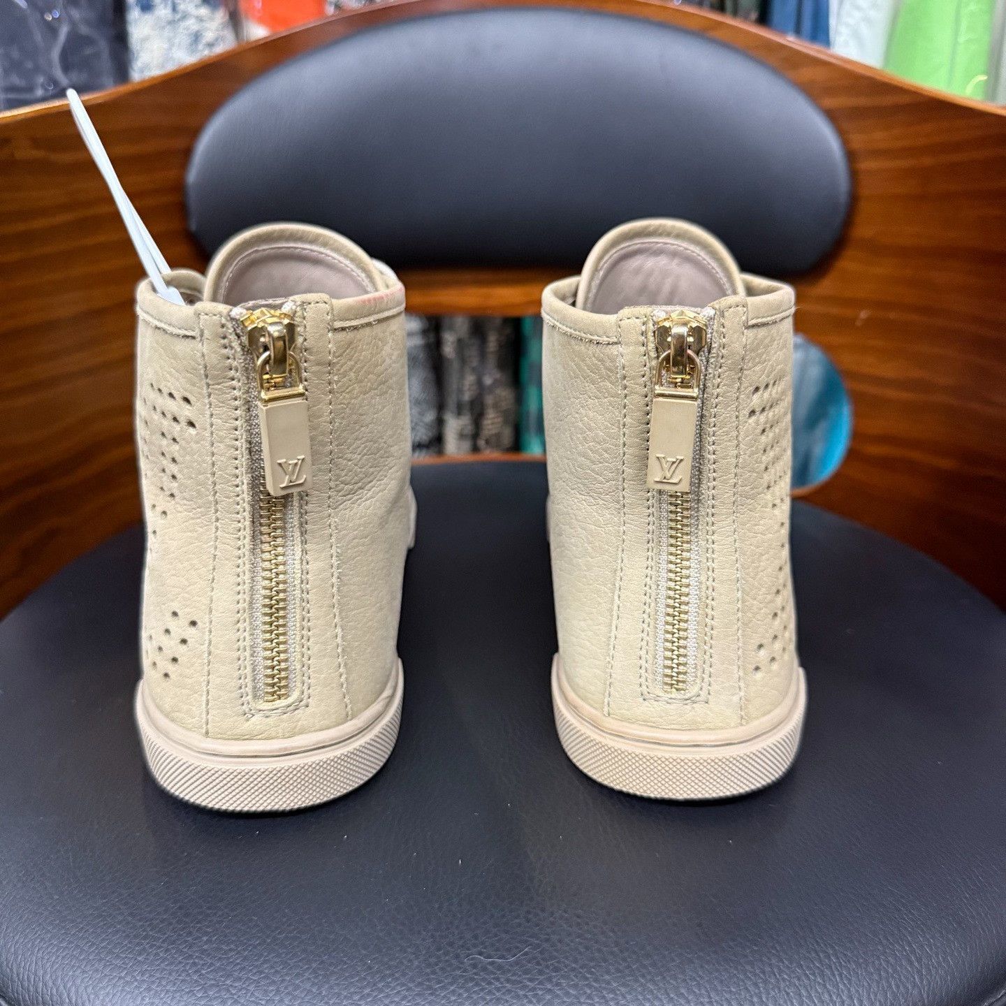 Louis Vuitton Louis Vuitton Retro Hitop Sneakers us_6 Women Size US 6 / IT 36 - 3 Thumbnail